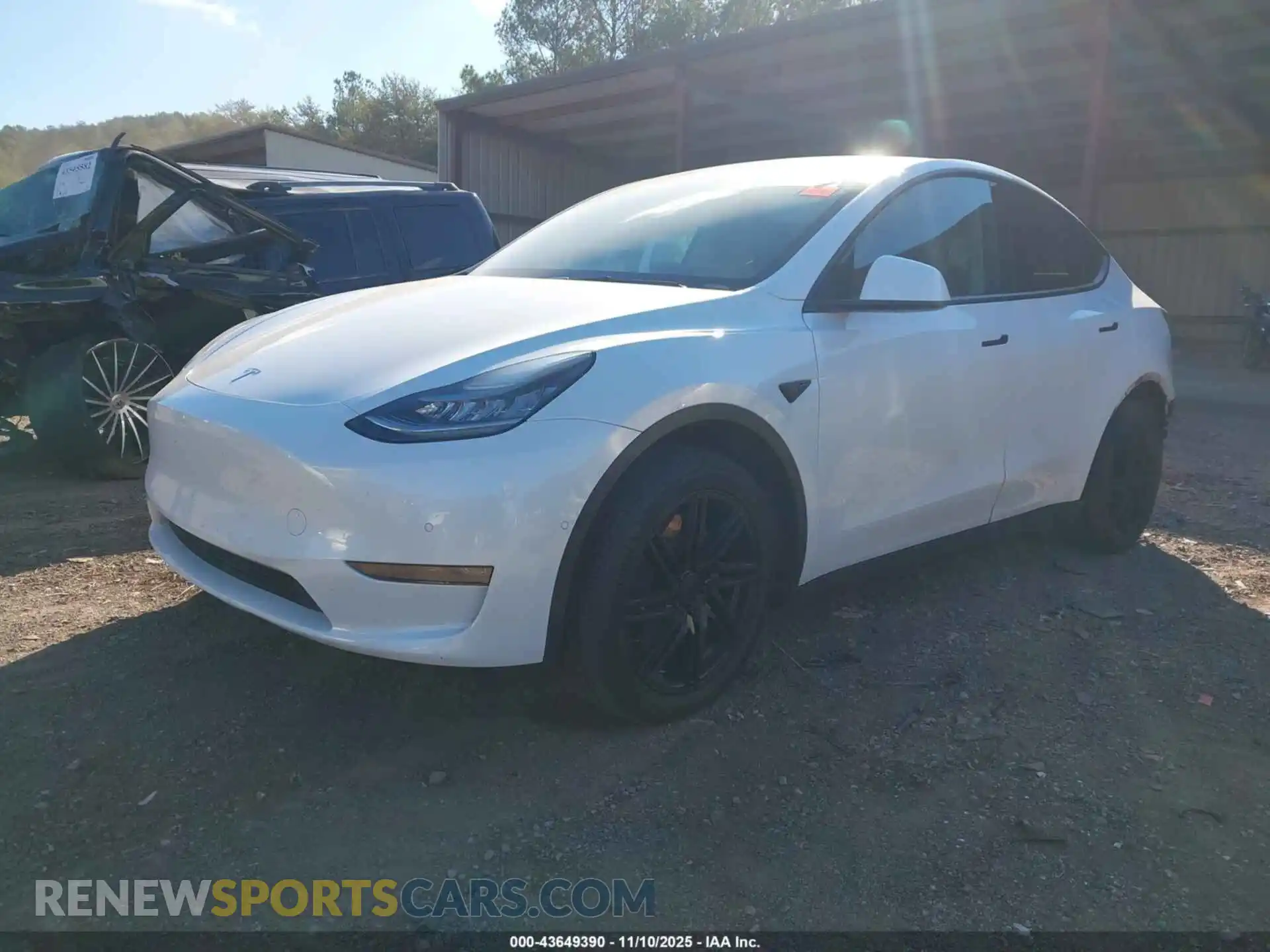 2 Photograph of a damaged car 5YJYGDEE6MF090241 TESLA MODEL Y 2021