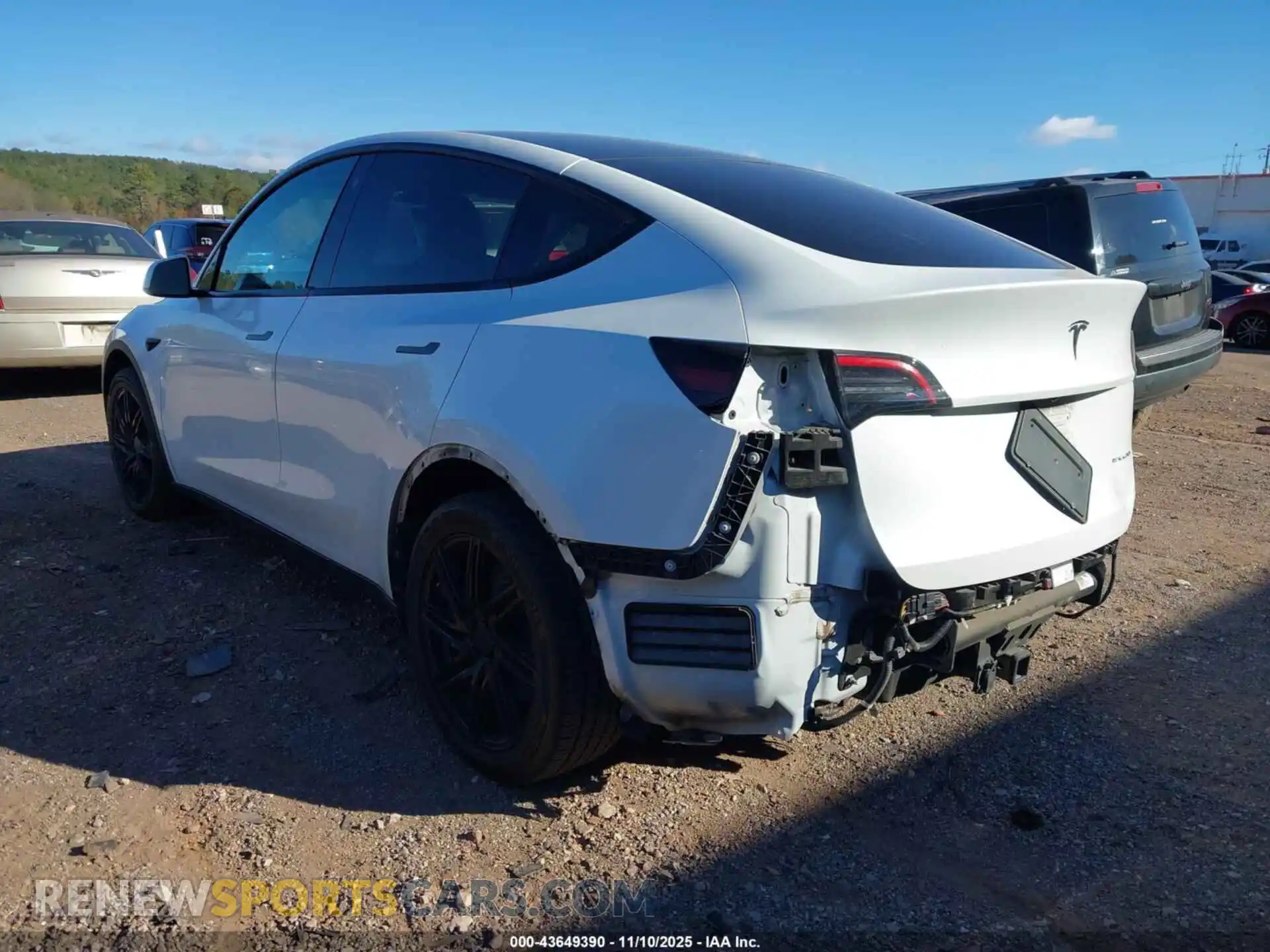 3 Photograph of a damaged car 5YJYGDEE6MF090241 TESLA MODEL Y 2021