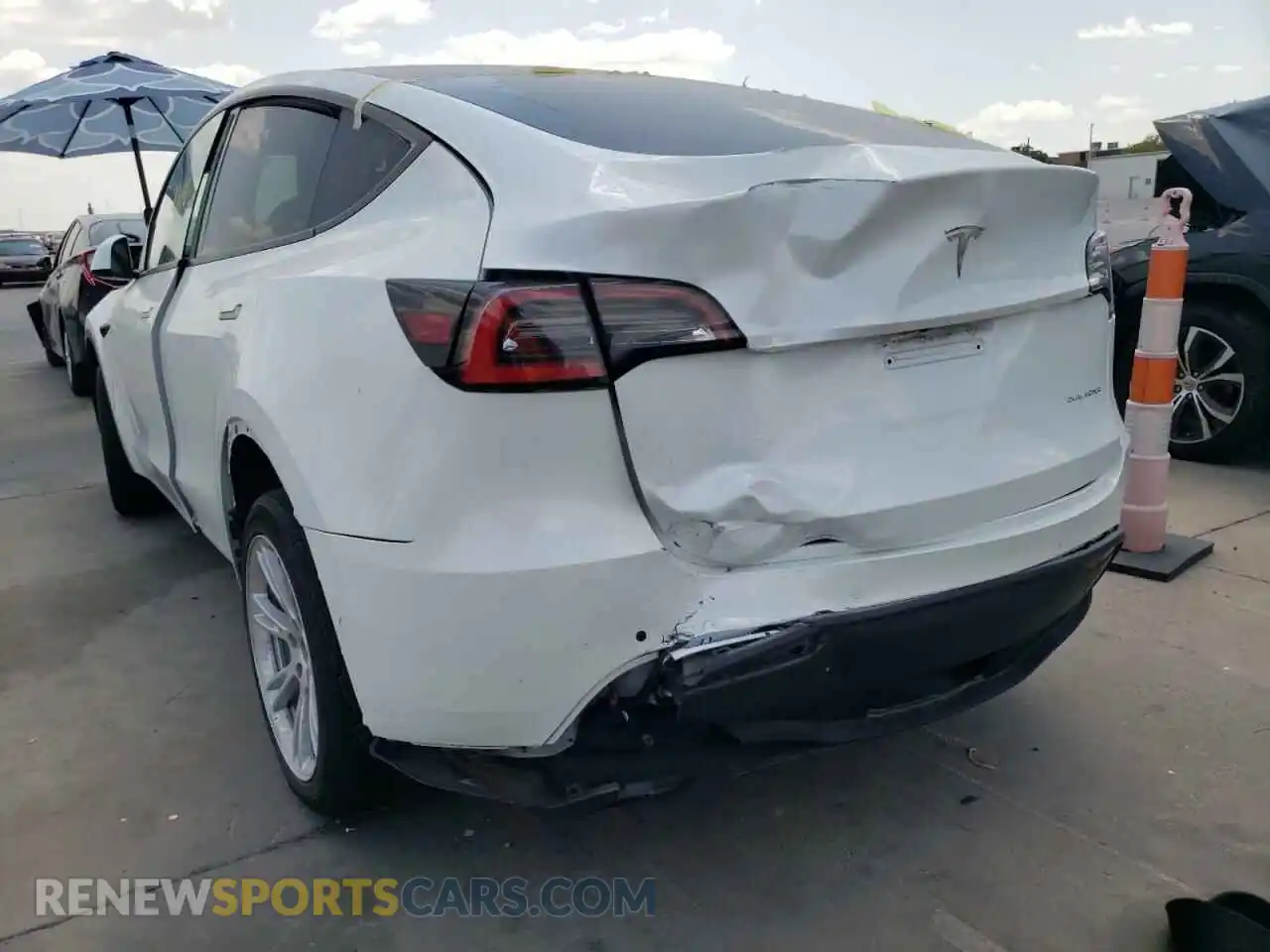 3 Photograph of a damaged car 5YJYGDEE6MF106275 TESLA MODEL Y 2021