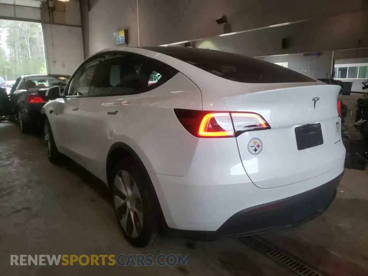 3 Photograph of a damaged car 5YJYGDEE6MF181851 TESLA MODEL Y 2021