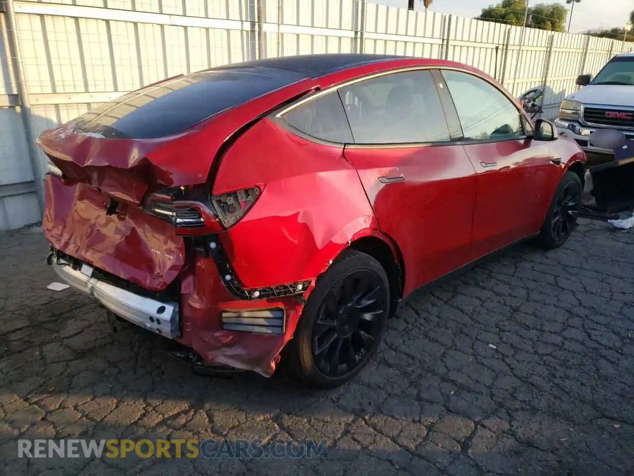 3 fotografías del automóvil dañado 5YJYGDEE6MF203881 TESLA MODEL Y 2021