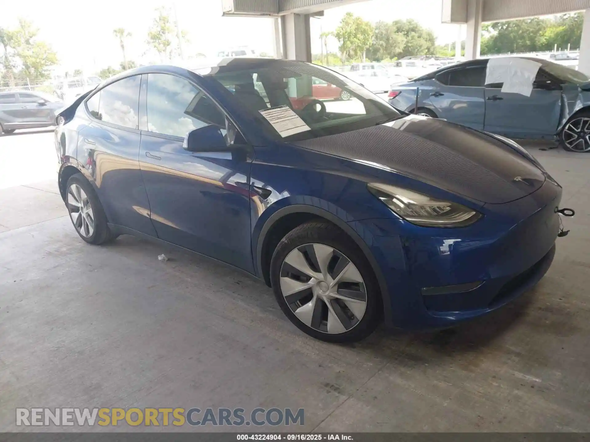 1 Photograph of a damaged car 5YJYGDEE7MF066806 TESLA MODEL Y 2021