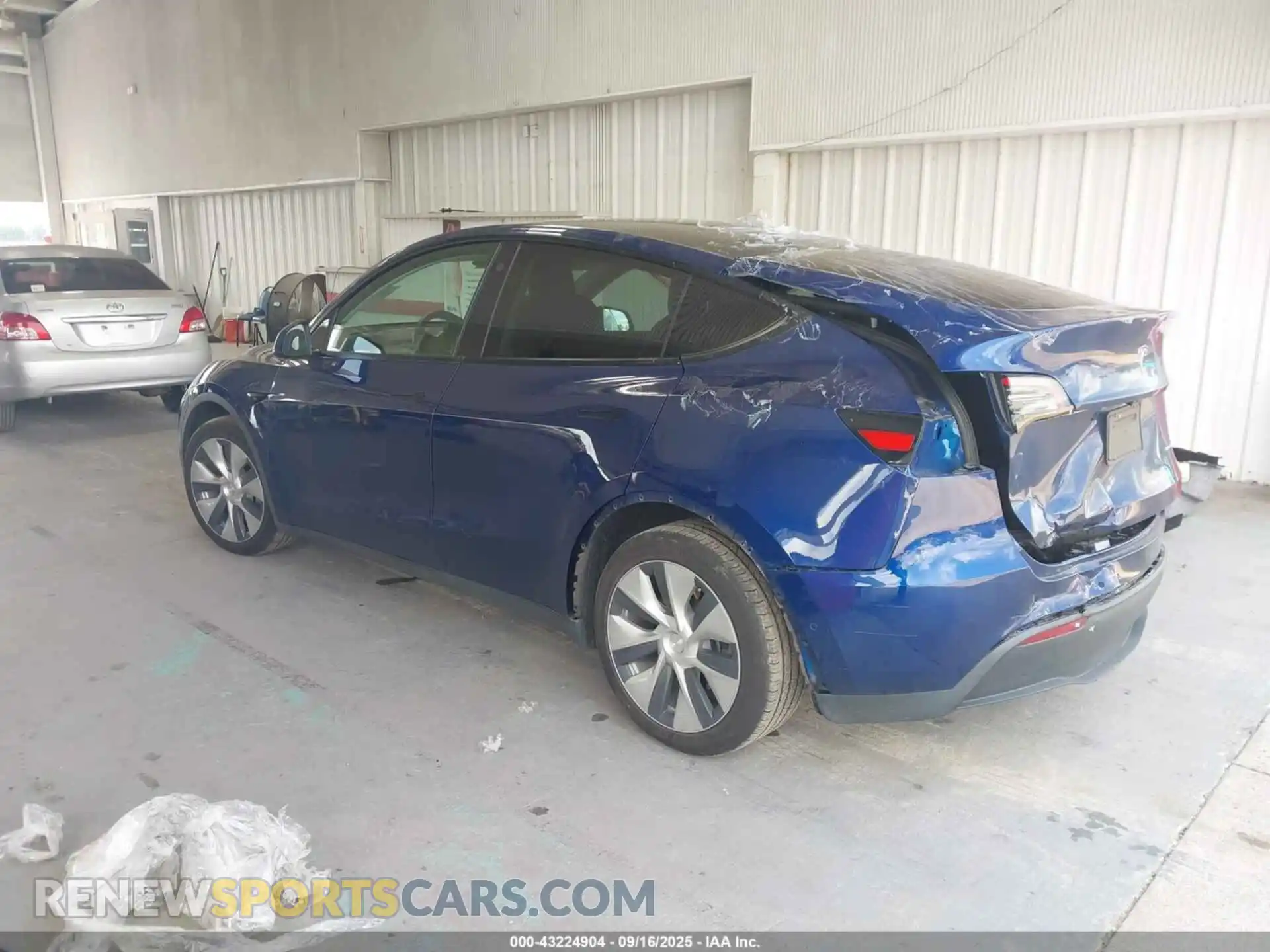 3 Photograph of a damaged car 5YJYGDEE7MF066806 TESLA MODEL Y 2021
