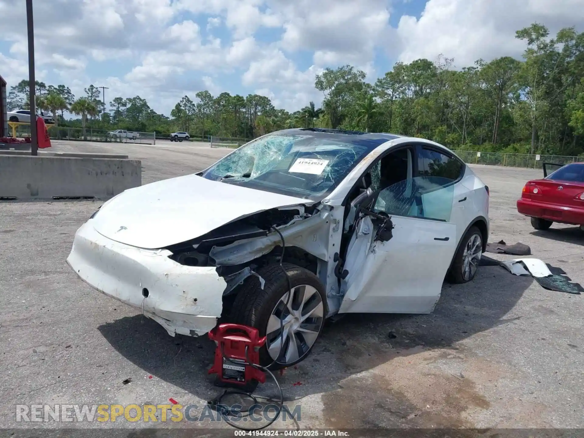 2 Photograph of a damaged car 5YJYGDEE7MF077708 TESLA MODEL Y 2021