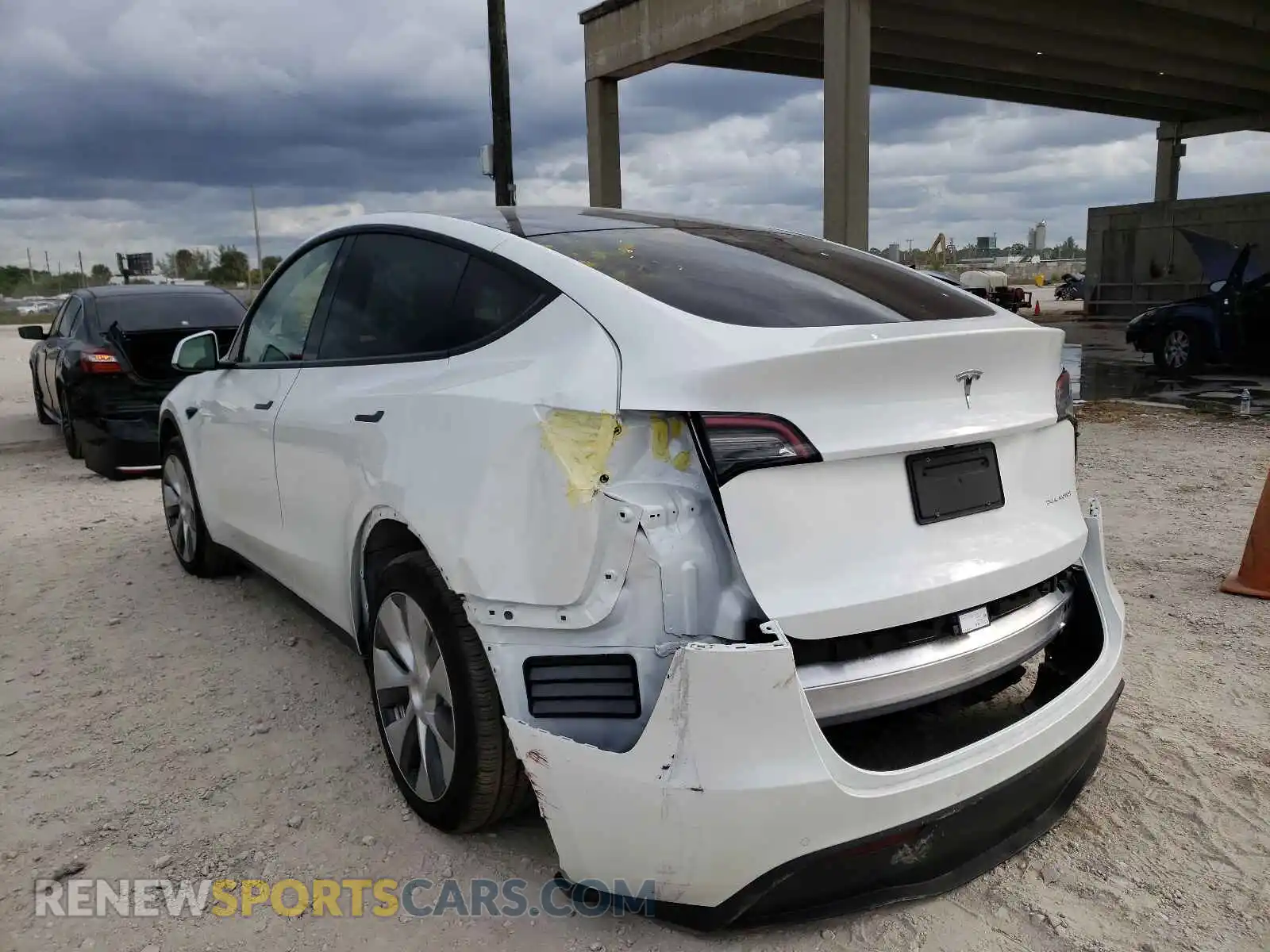 3 Photograph of a damaged car 5YJYGDEE7MF090023 TESLA MODEL Y 2021