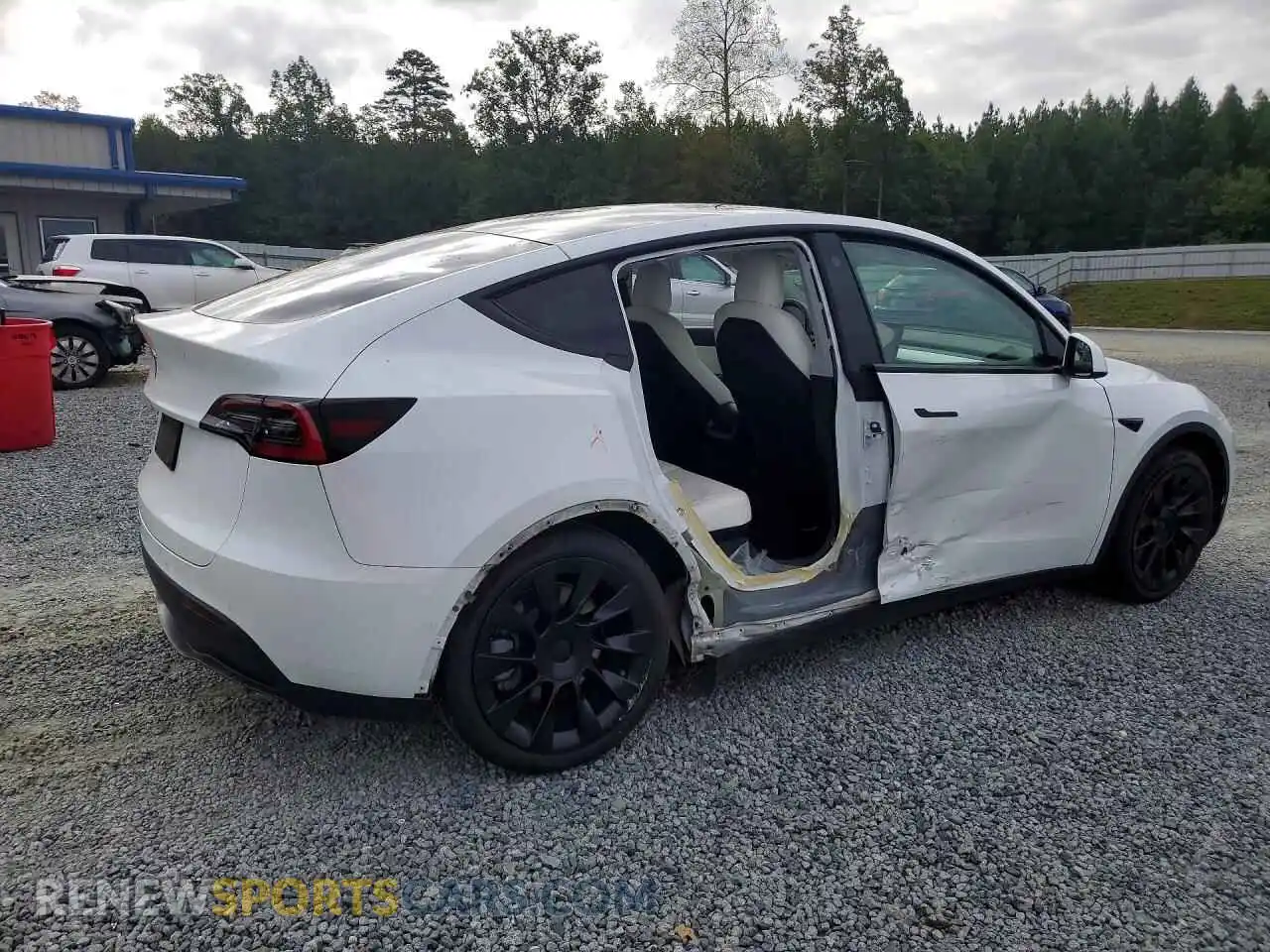 3 Photograph of a damaged car 5YJYGDEE7MF093519 TESLA MODEL Y 2021