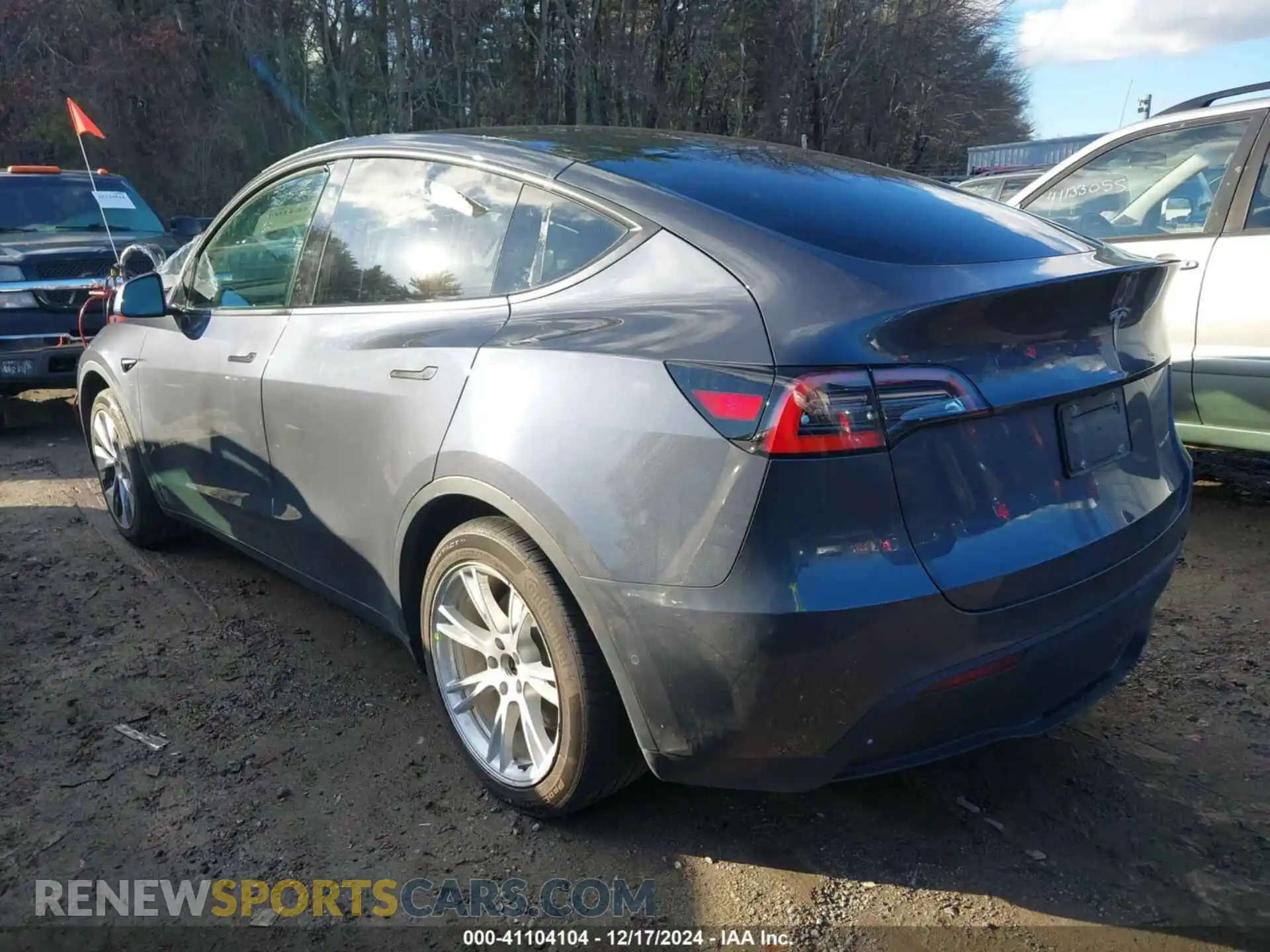 3 Photograph of a damaged car 5YJYGDEE7MF110514 TESLA MODEL Y 2021