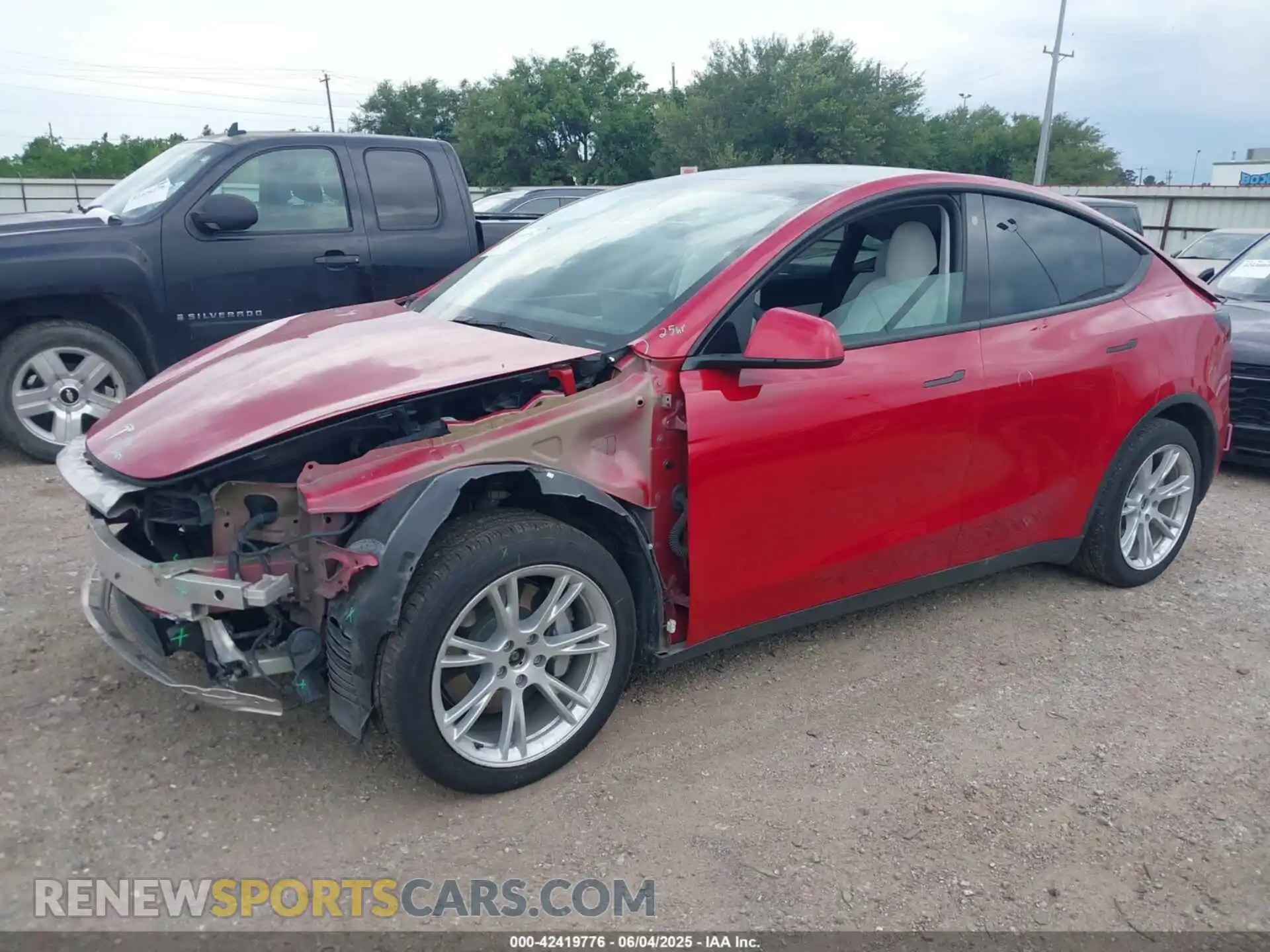 2 Photograph of a damaged car 5YJYGDEE7MF130651 TESLA MODEL Y 2021