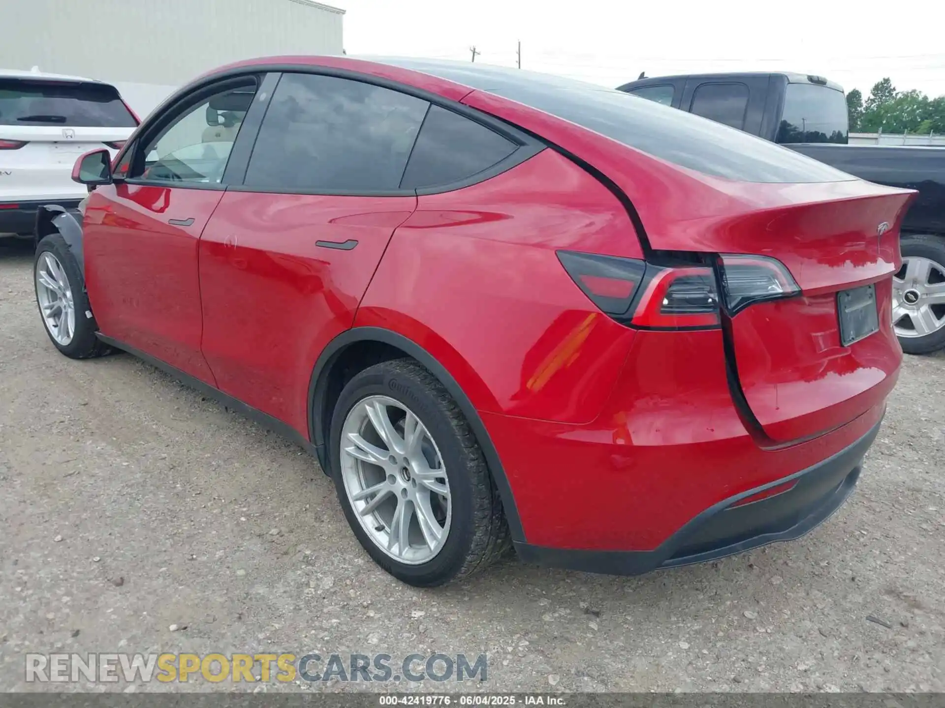 3 Photograph of a damaged car 5YJYGDEE7MF130651 TESLA MODEL Y 2021