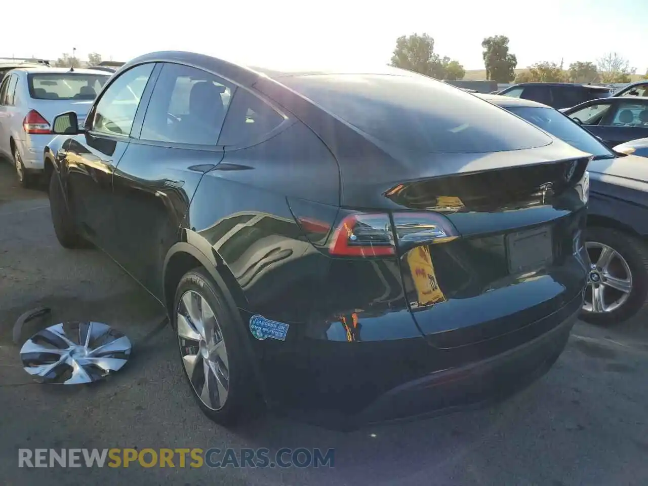 3 Photograph of a damaged car 5YJYGDEE7MF146185 TESLA MODEL Y 2021