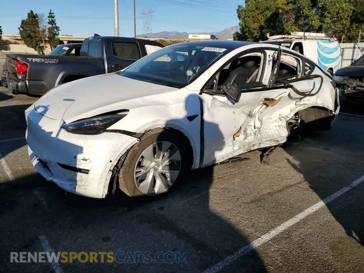 1 Photograph of a damaged car 5YJYGDEE7MF190770 TESLA MODEL Y 2021