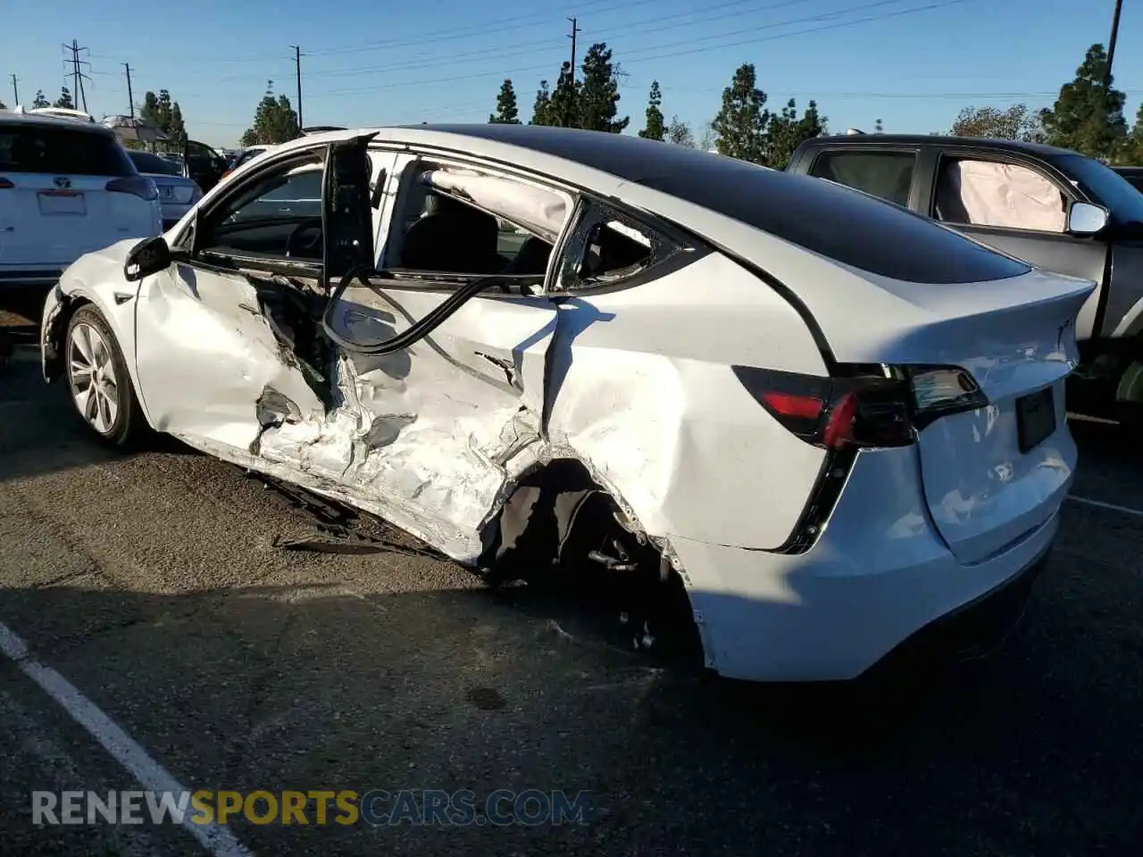 2 Photograph of a damaged car 5YJYGDEE7MF190770 TESLA MODEL Y 2021