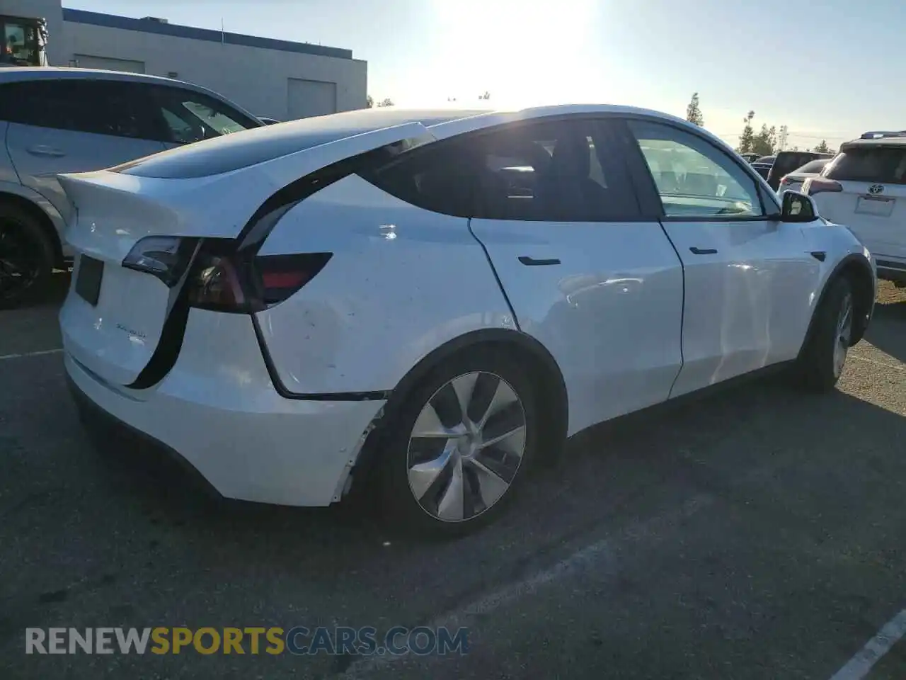 3 Photograph of a damaged car 5YJYGDEE7MF190770 TESLA MODEL Y 2021