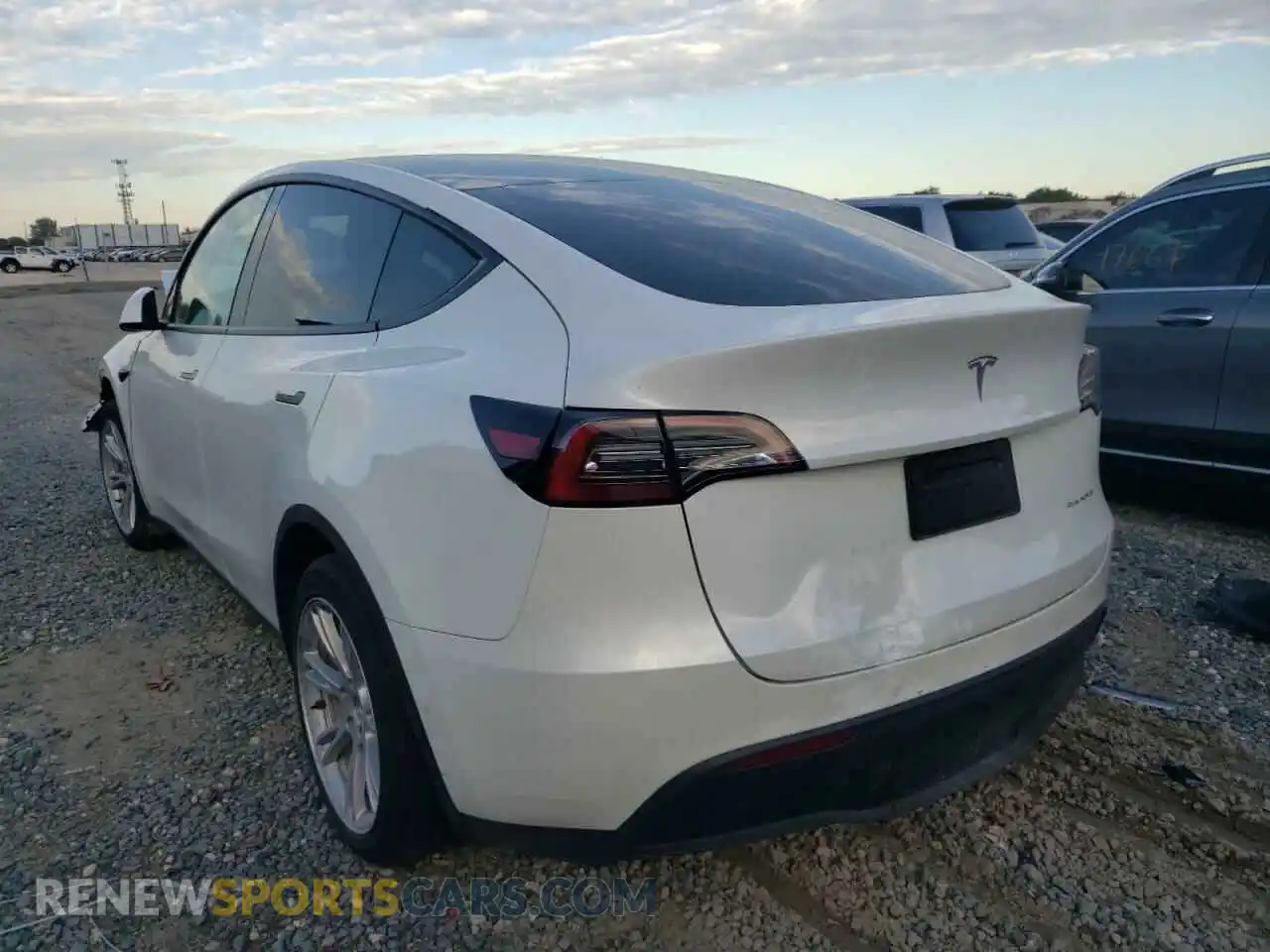 3 Photograph of a damaged car 5YJYGDEE7MF203730 TESLA MODEL Y 2021