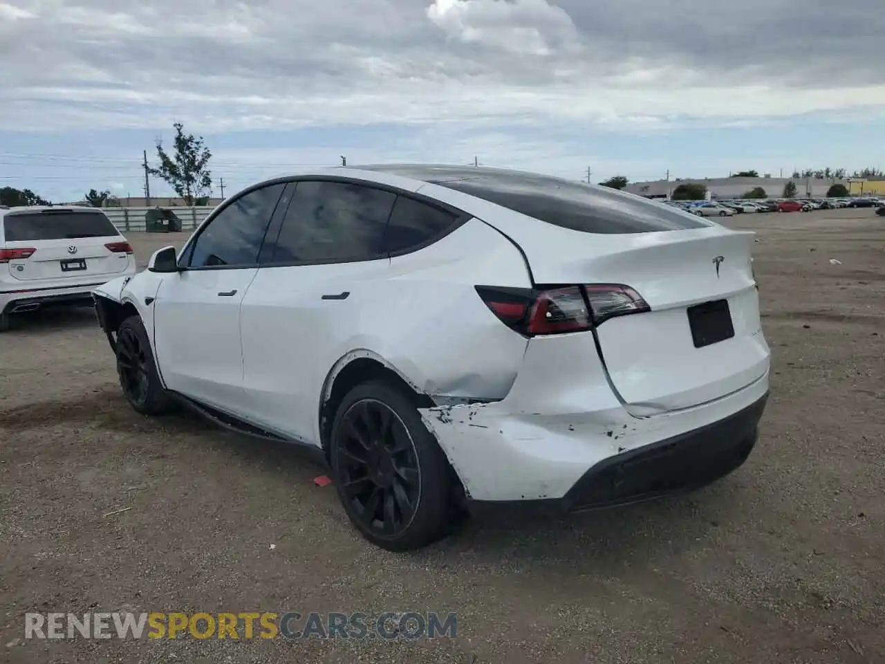 3 Photograph of a damaged car 5YJYGDEE7MF228952 TESLA MODEL Y 2021