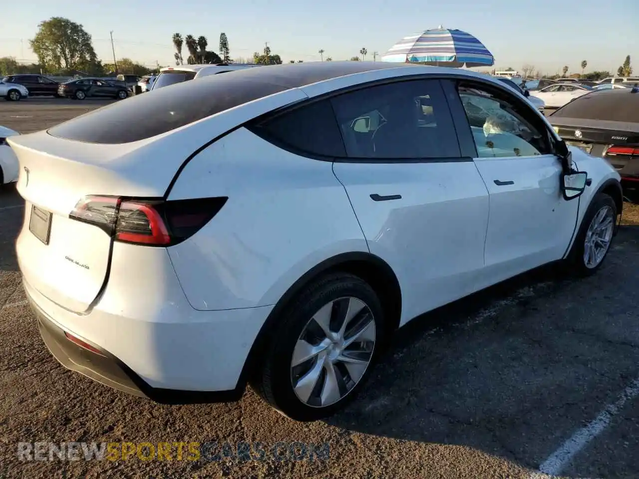 3 Photograph of a damaged car 5YJYGDEE7MF306730 TESLA MODEL Y 2021