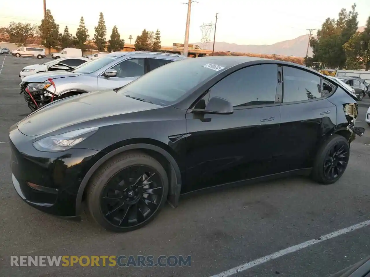 1 Photograph of a damaged car 5YJYGDEE8MF076504 TESLA MODEL Y 2021