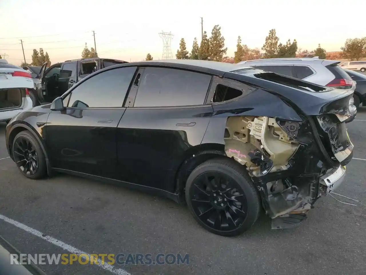 2 Photograph of a damaged car 5YJYGDEE8MF076504 TESLA MODEL Y 2021