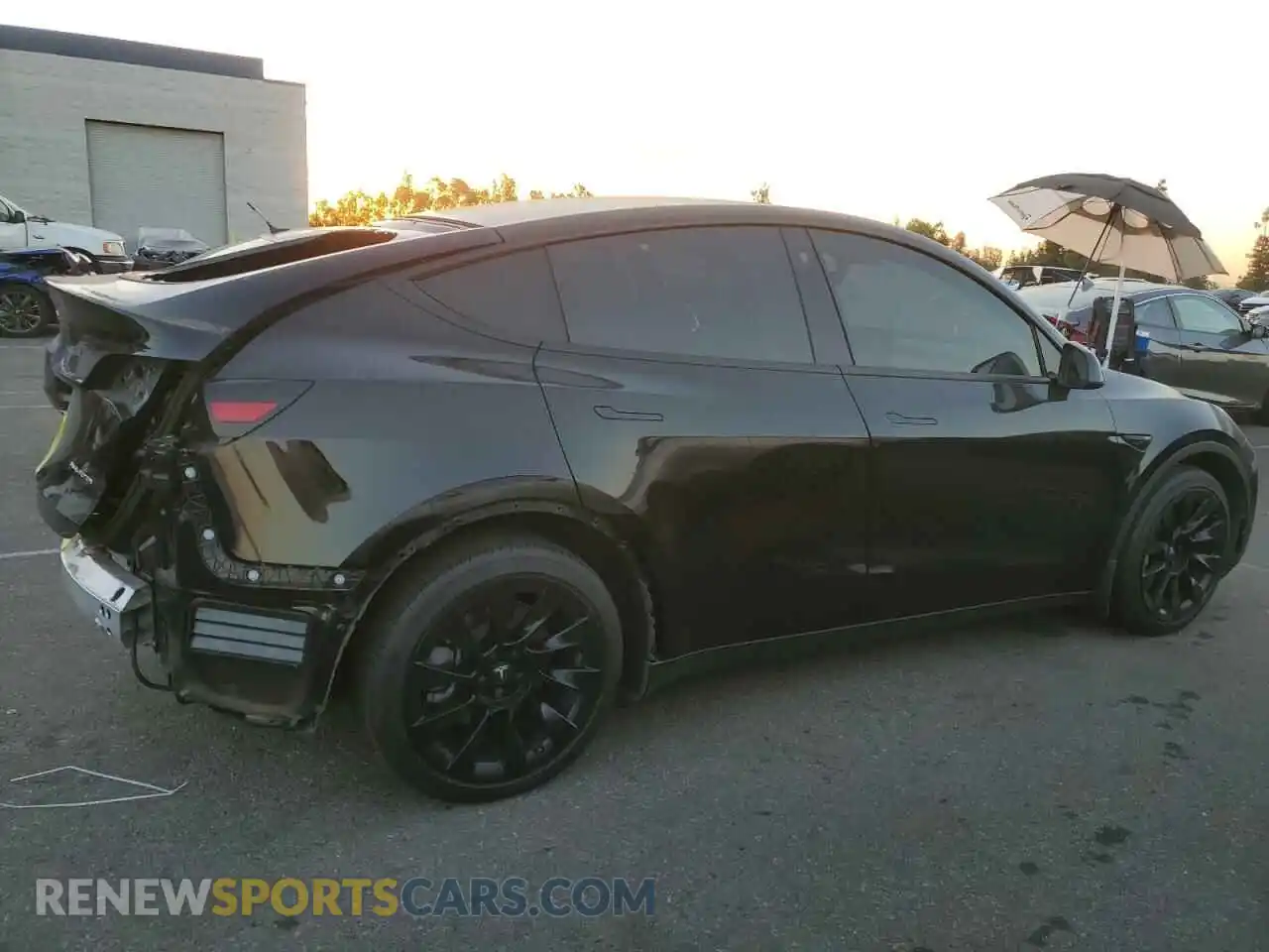 3 Photograph of a damaged car 5YJYGDEE8MF076504 TESLA MODEL Y 2021