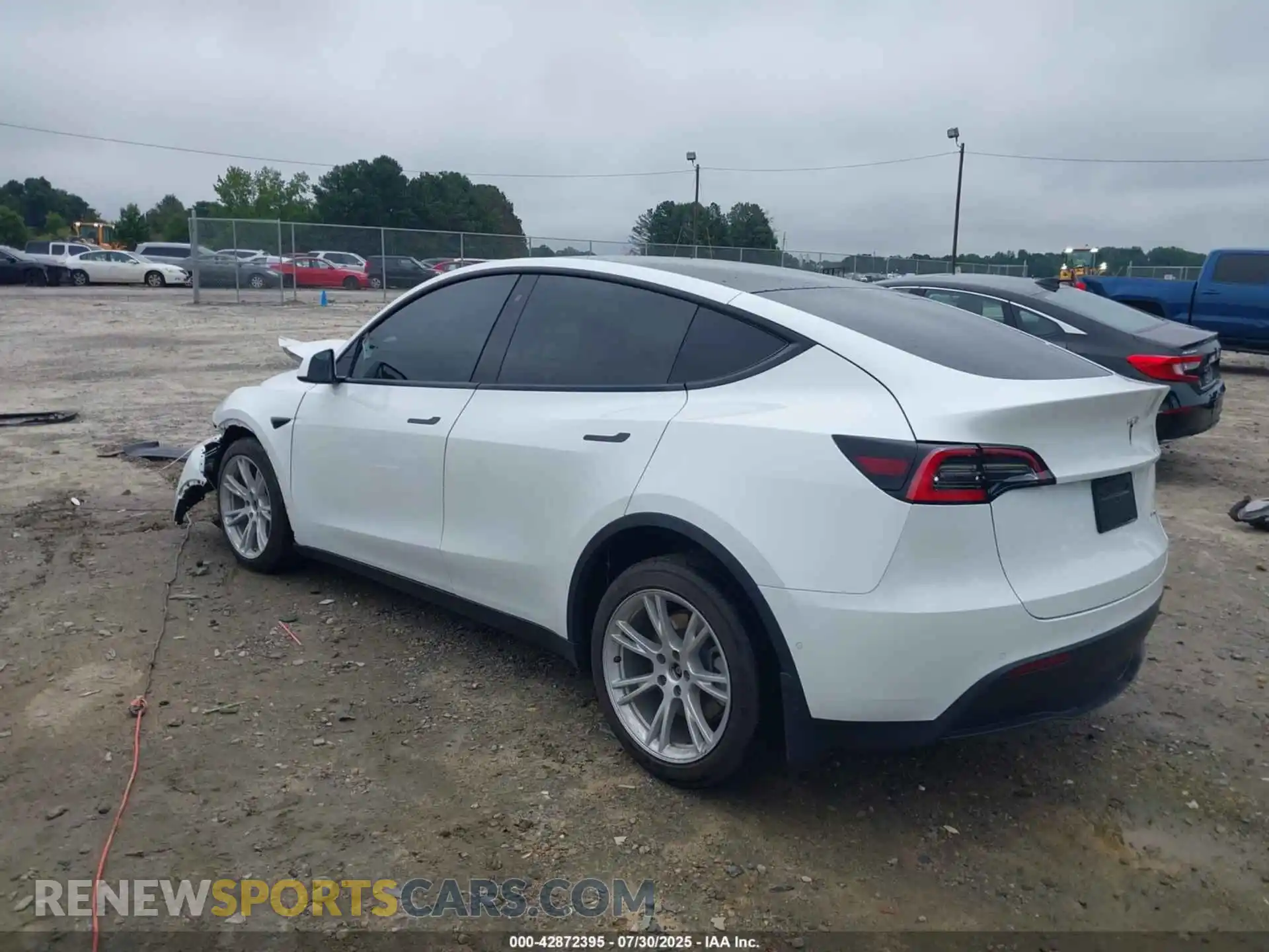 3 Photograph of a damaged car 5YJYGDEE8MF077944 TESLA MODEL Y 2021