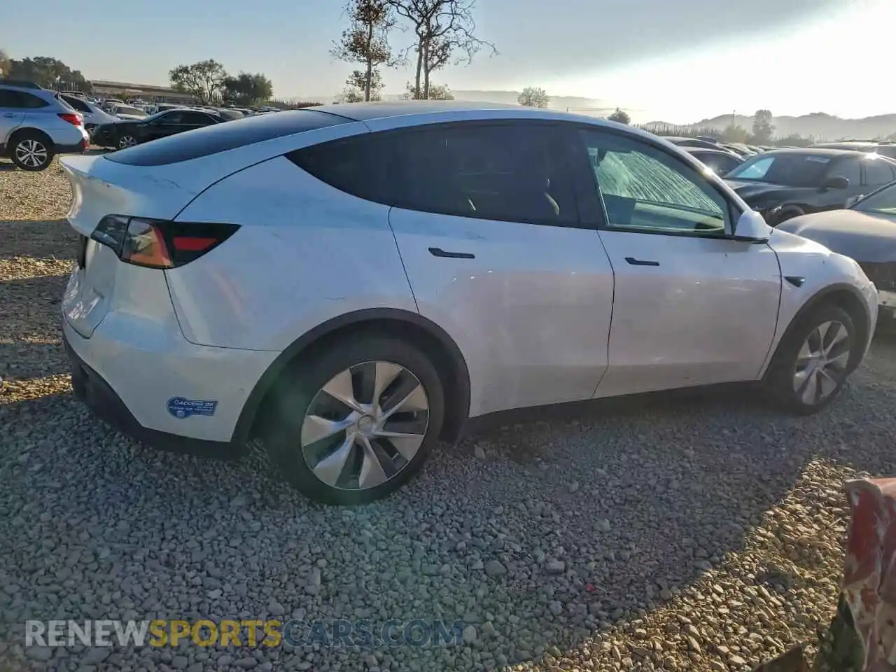 3 Photograph of a damaged car 5YJYGDEE8MF083906 TESLA MODEL Y 2021