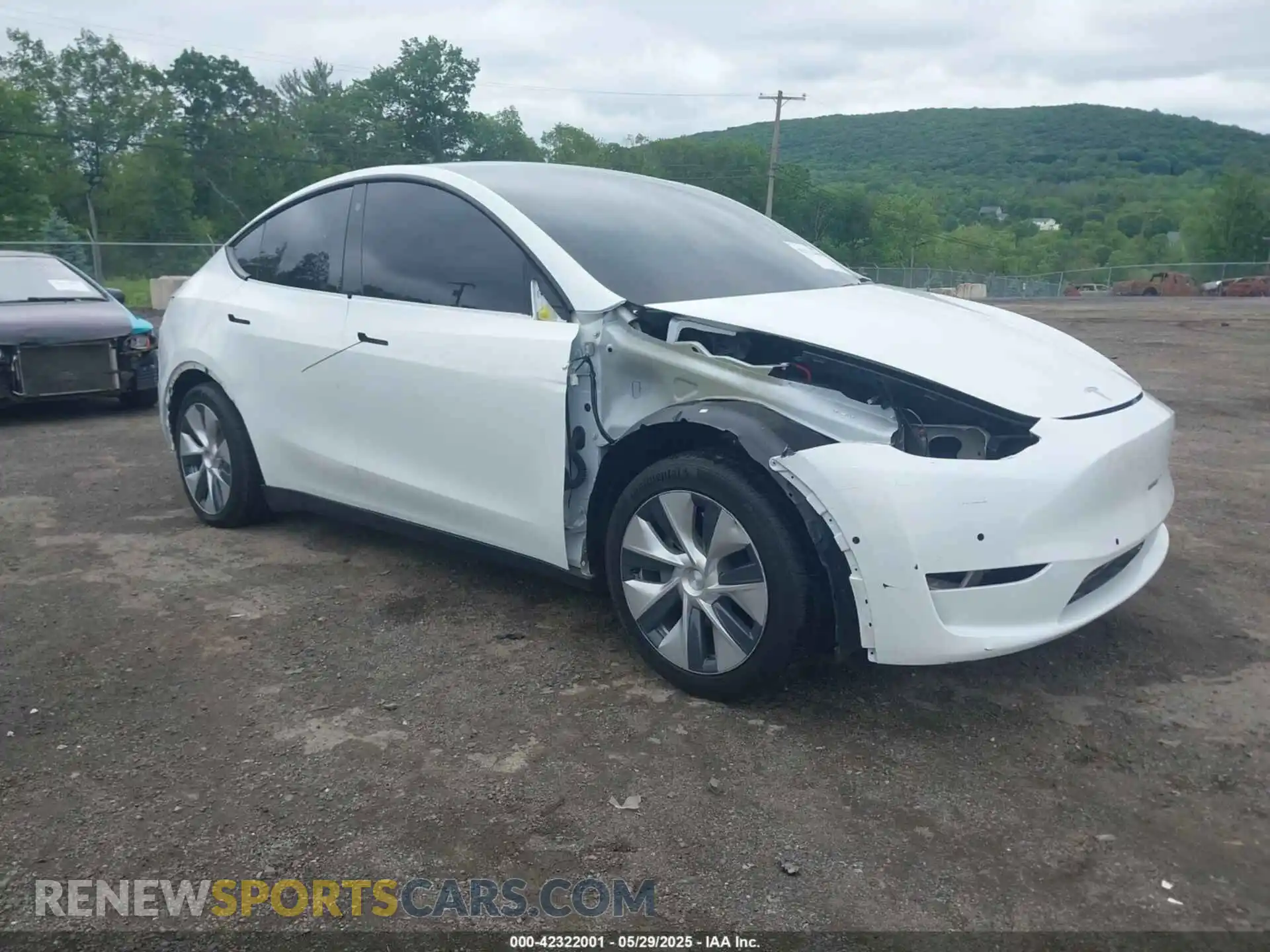 1 Photograph of a damaged car 5YJYGDEE8MF085574 TESLA MODEL Y 2021