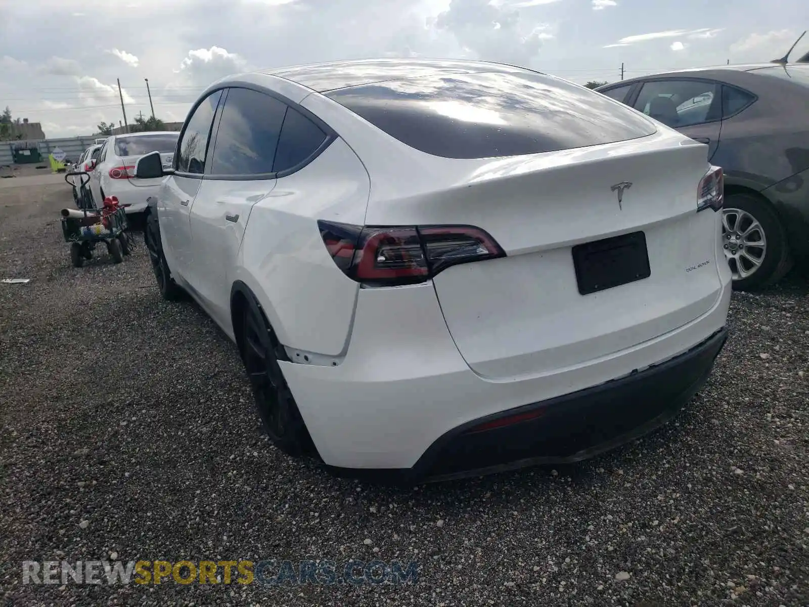 3 Photograph of a damaged car 5YJYGDEE8MF112000 TESLA MODEL Y 2021