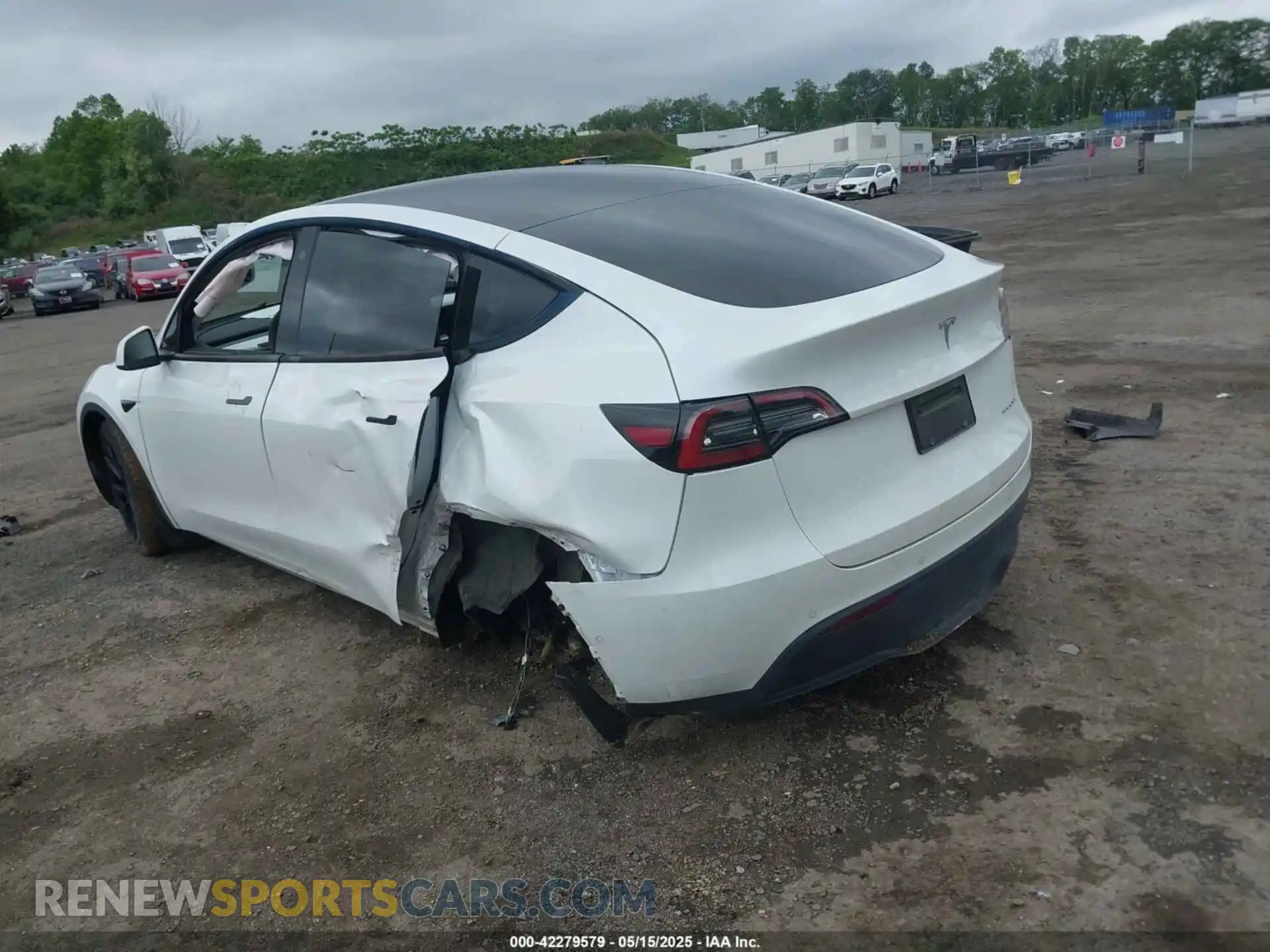 3 Photograph of a damaged car 5YJYGDEE8MF151699 TESLA MODEL Y 2021