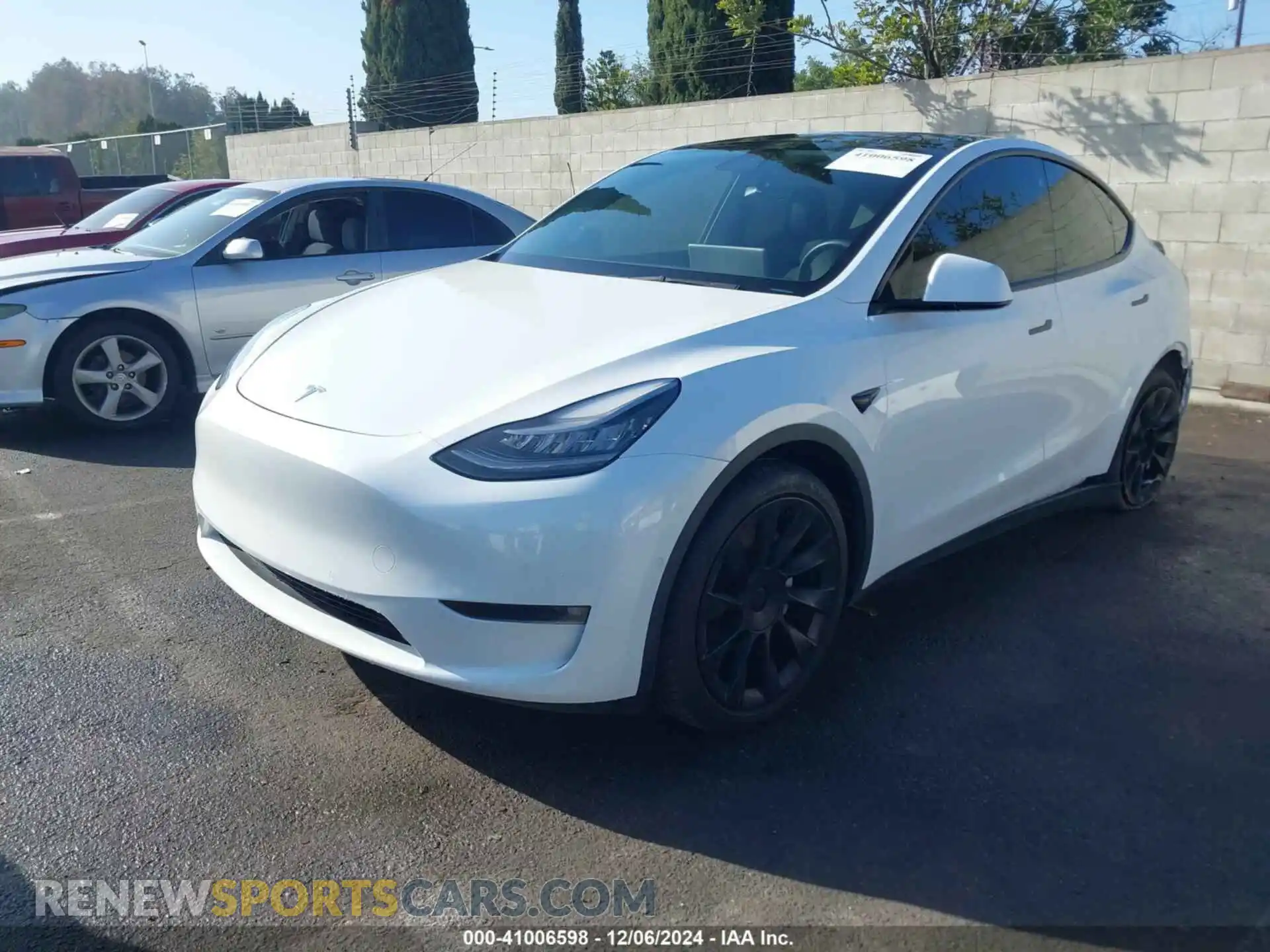 2 Photograph of a damaged car 5YJYGDEE8MF152710 TESLA MODEL Y 2021