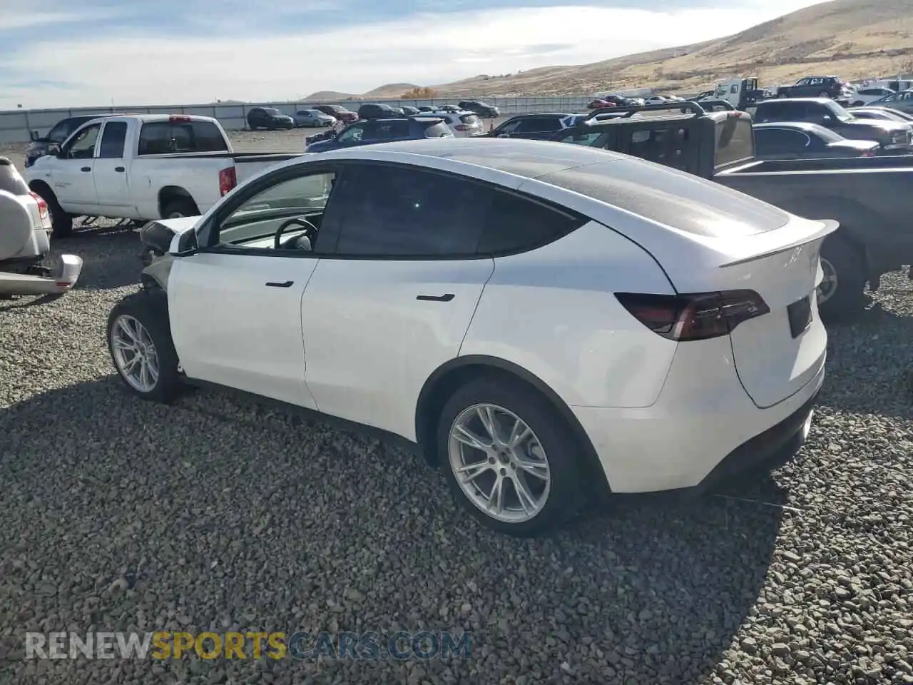 2 fotografías del automóvil dañado 5YJYGDEE8MF173329 TESLA MODEL Y 2021