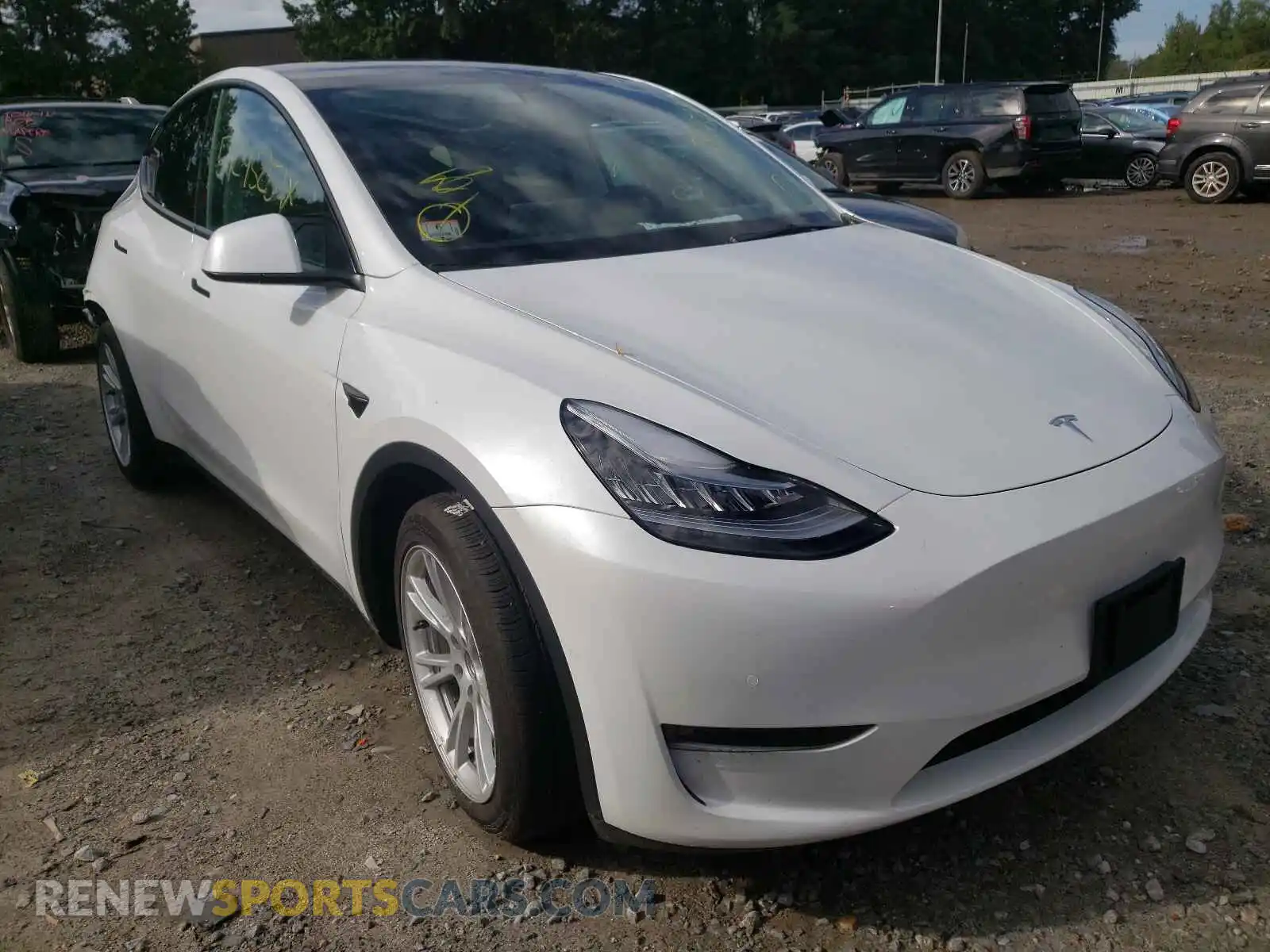 1 Photograph of a damaged car 5YJYGDEE8MF185934 TESLA MODEL Y 2021
