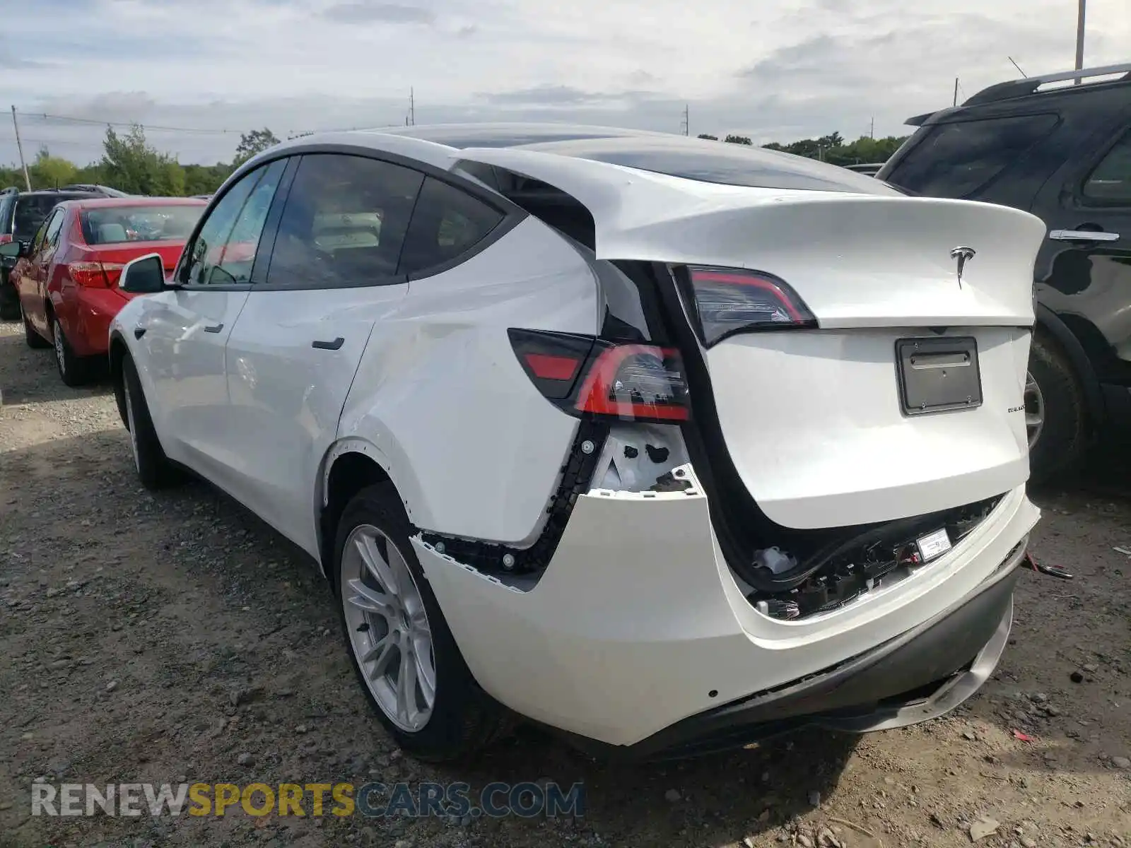 3 Photograph of a damaged car 5YJYGDEE8MF185934 TESLA MODEL Y 2021