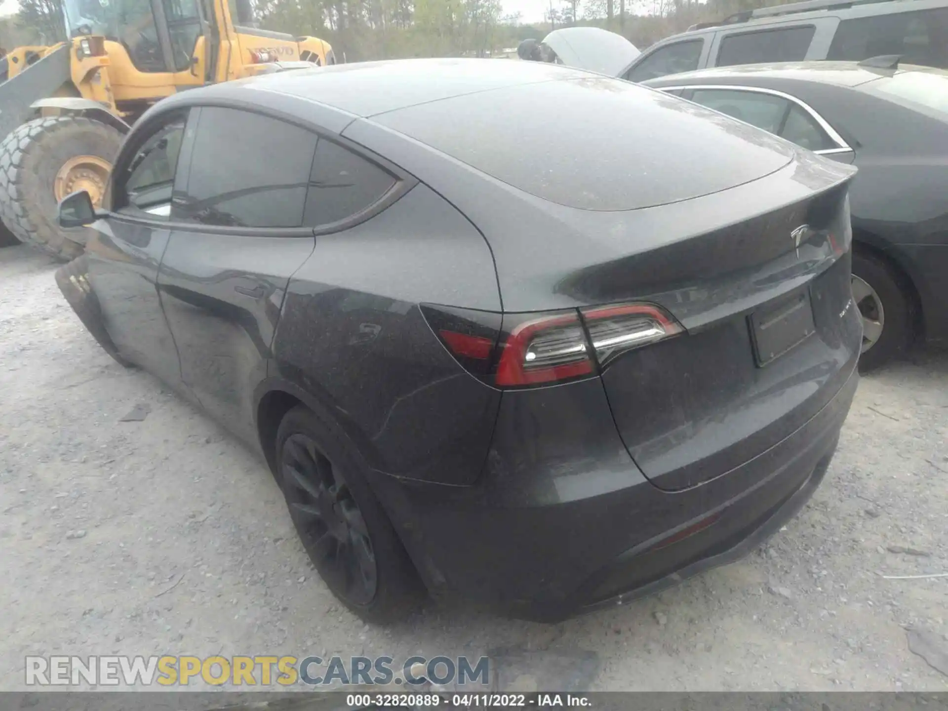 3 Photograph of a damaged car 5YJYGDEE8MF228782 TESLA MODEL Y 2021