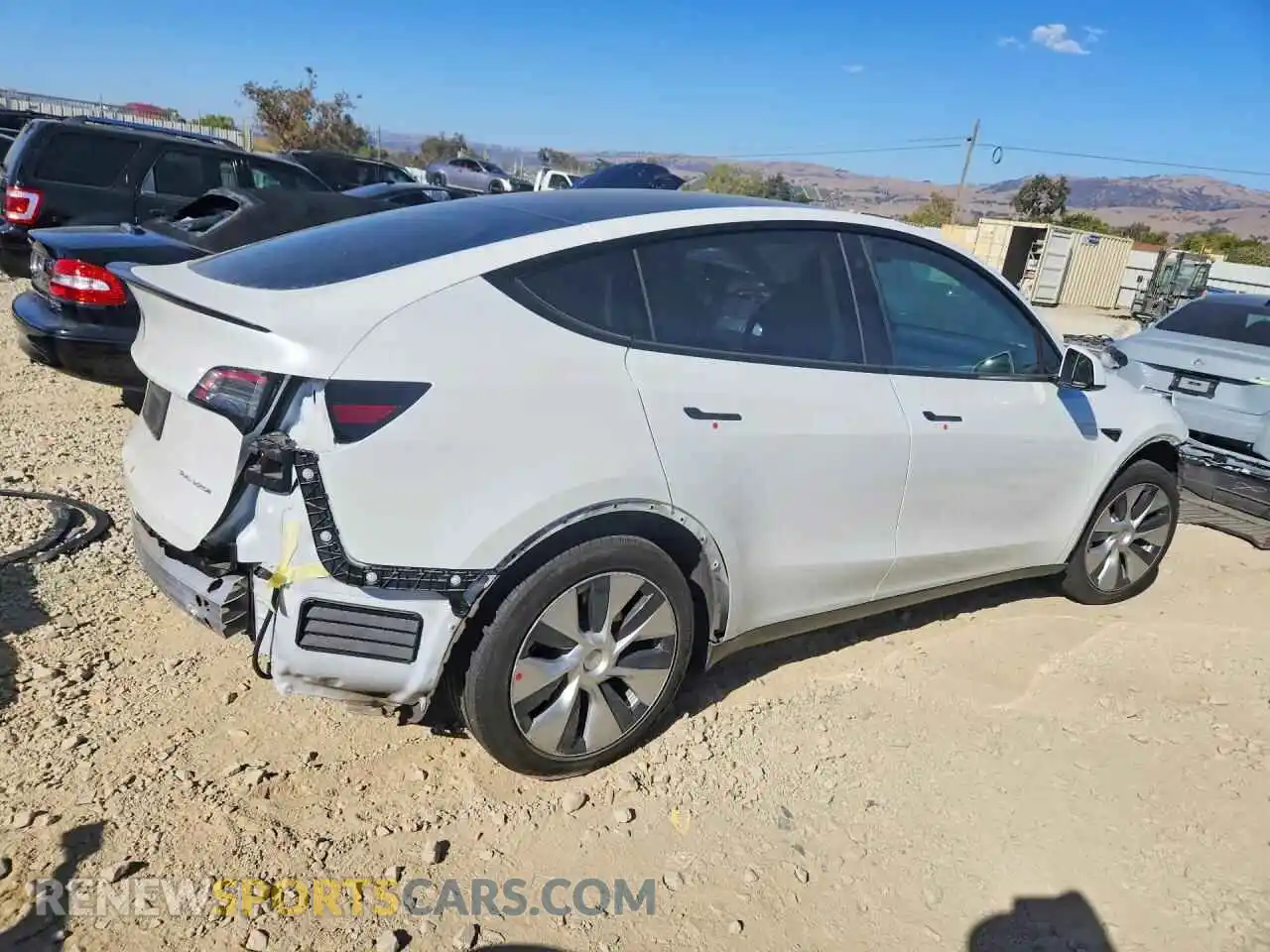 3 Photograph of a damaged car 5YJYGDEE8MF232010 TESLA MODEL Y 2021