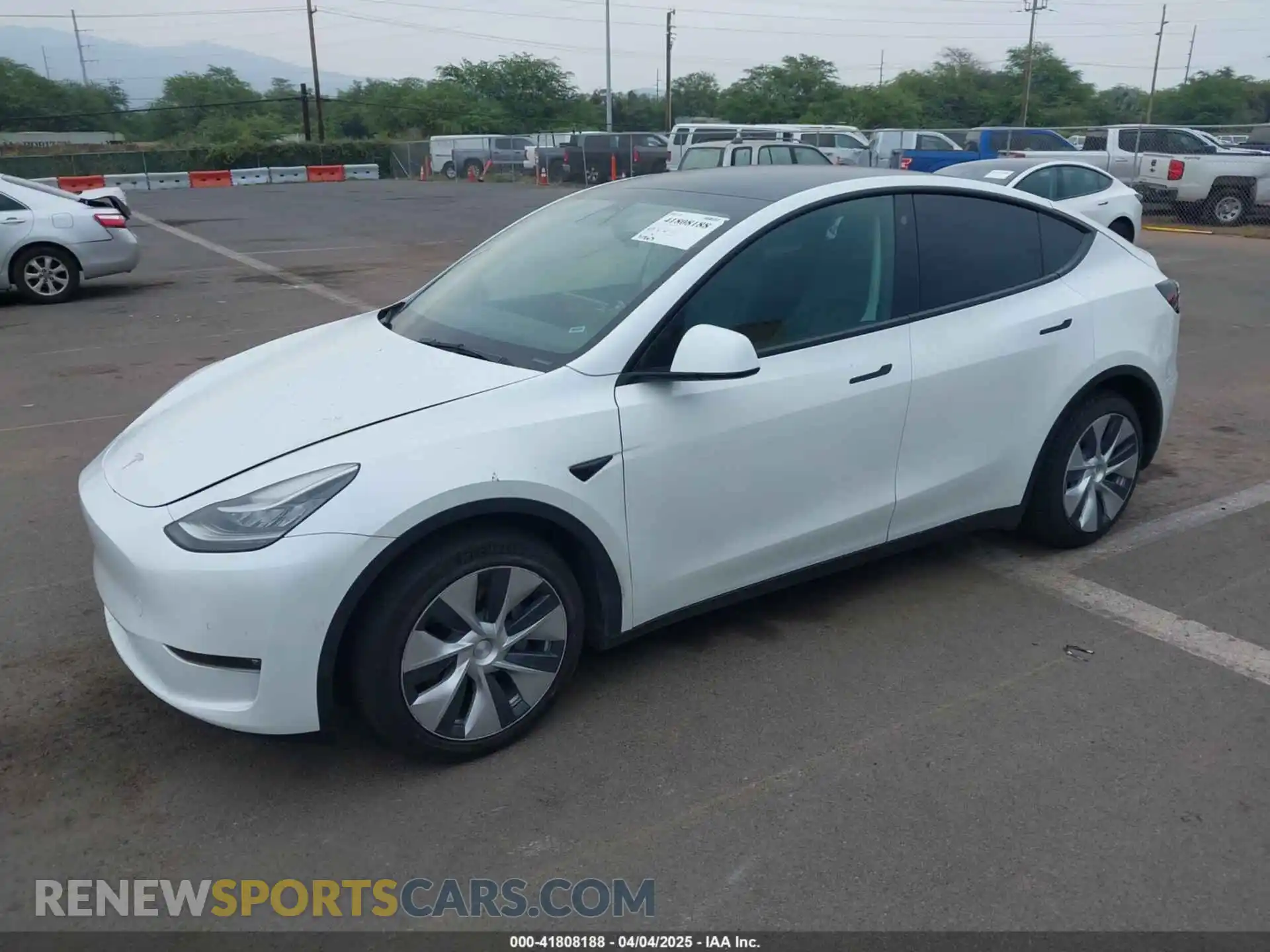 2 Photograph of a damaged car 5YJYGDEE8MF293745 TESLA MODEL Y 2021