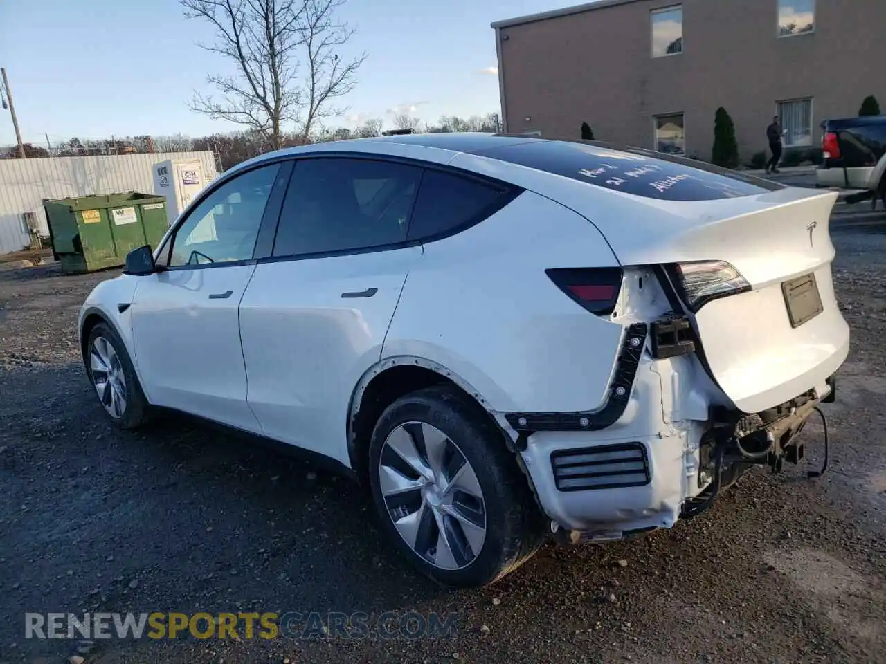2 fotografías del automóvil dañado 5YJYGDEE9MF065656 TESLA MODEL Y 2021