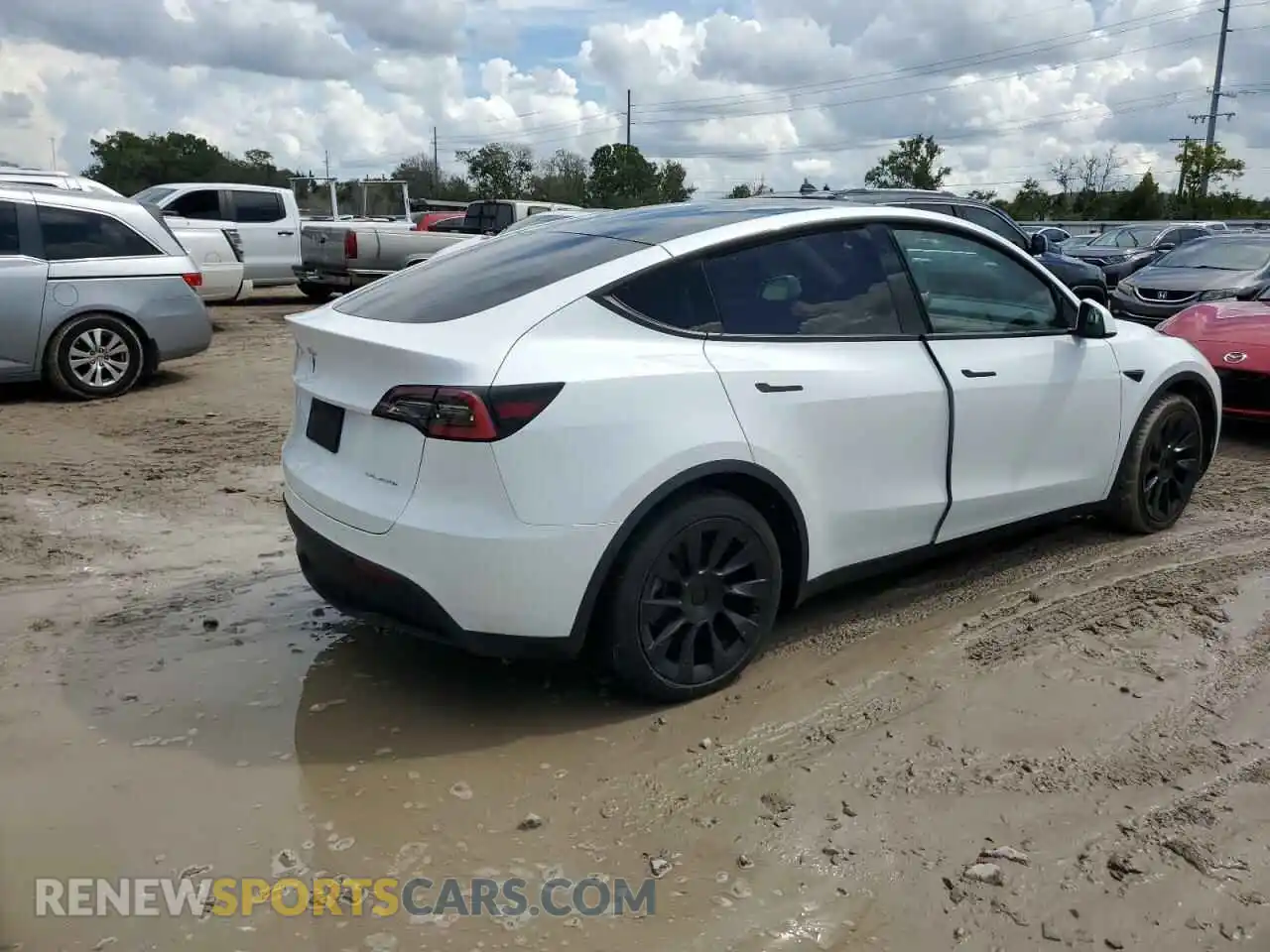 3 Photograph of a damaged car 5YJYGDEE9MF082926 TESLA MODEL Y 2021