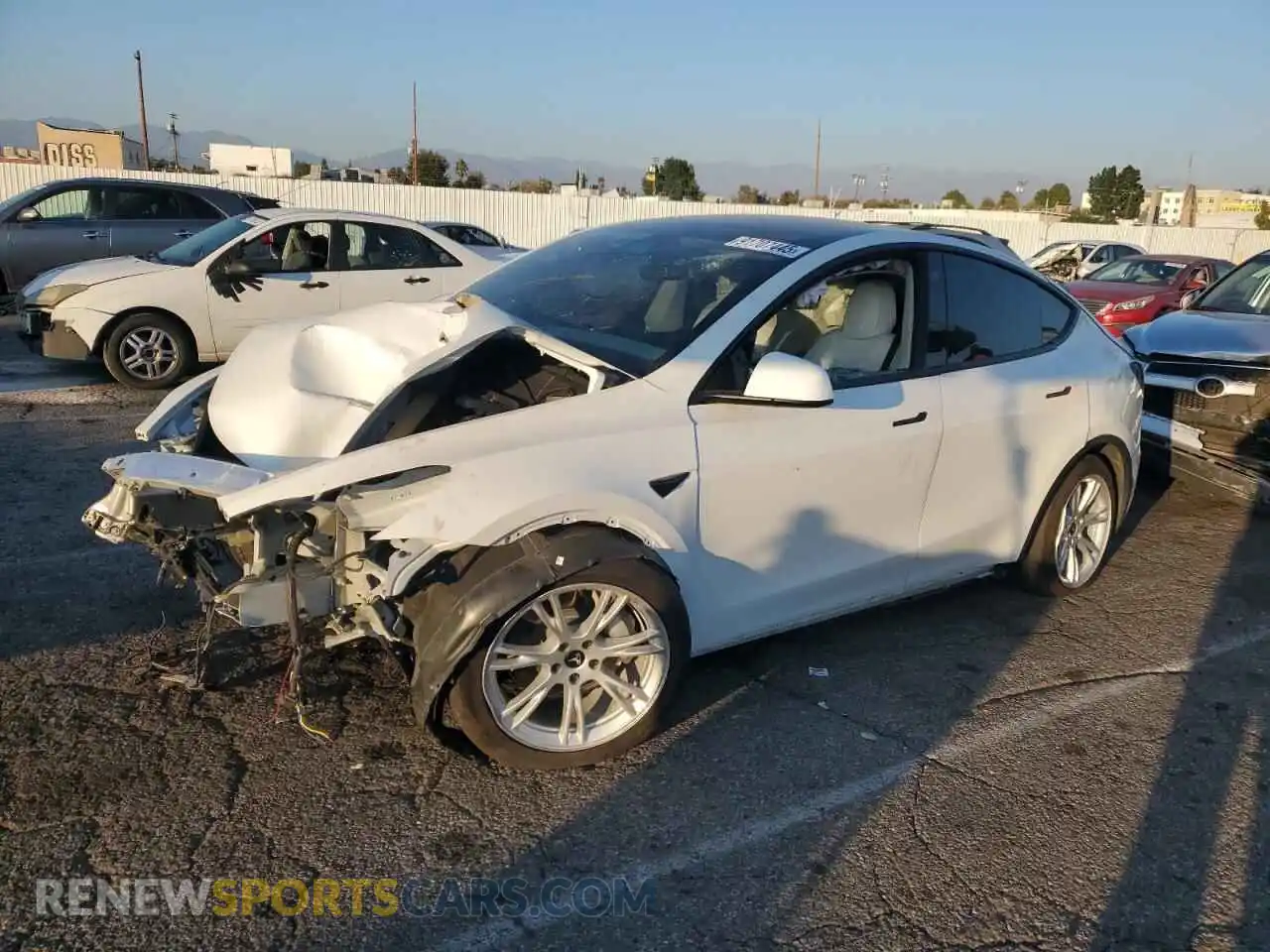 1 Photograph of a damaged car 5YJYGDEE9MF087902 TESLA MODEL Y 2021