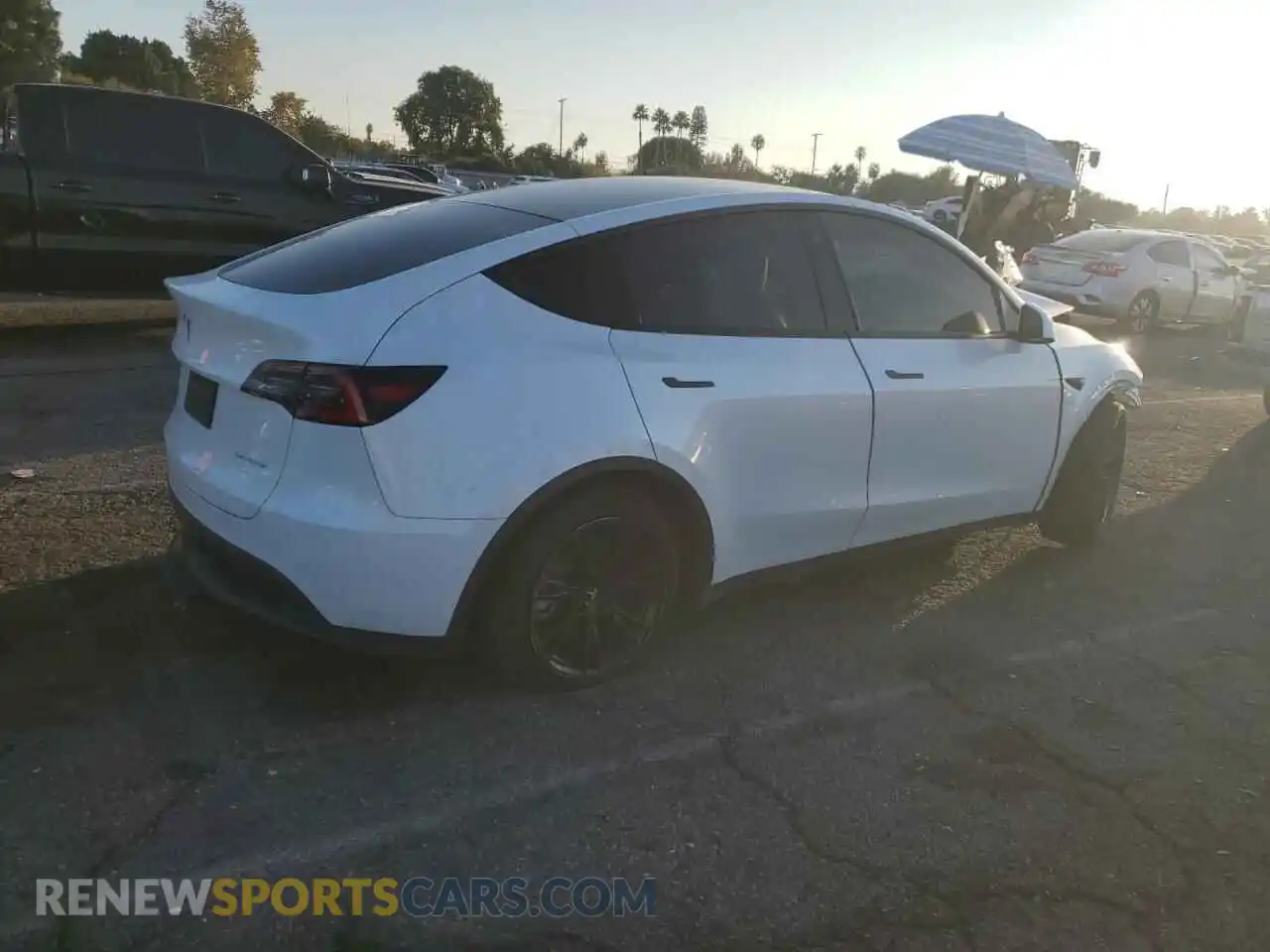 3 Photograph of a damaged car 5YJYGDEE9MF087902 TESLA MODEL Y 2021