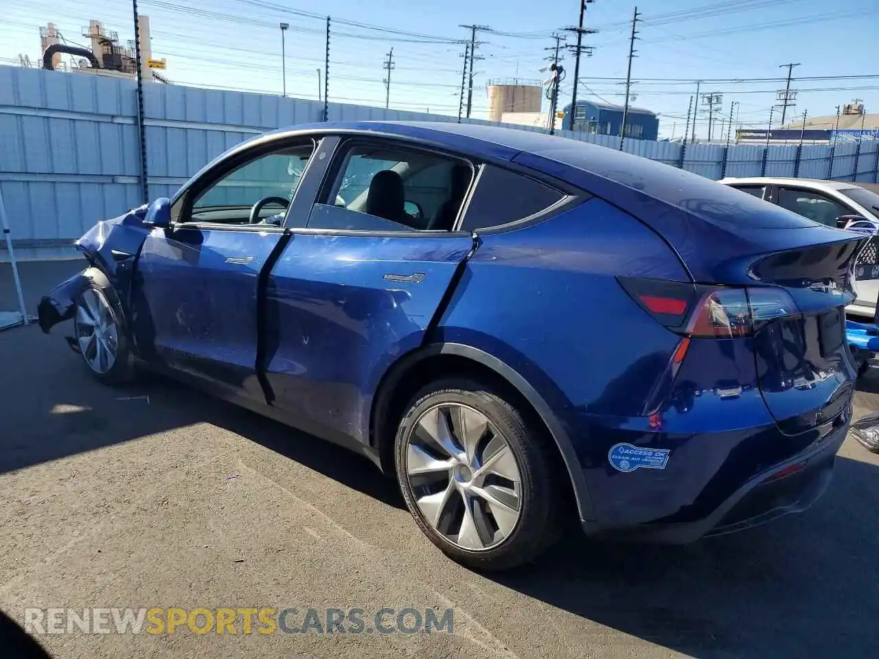 2 fotografías del automóvil dañado 5YJYGDEE9MF148214 TESLA MODEL Y 2021