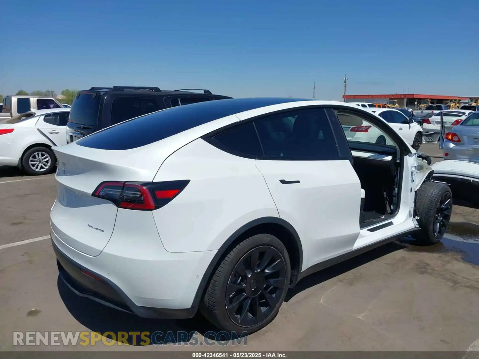 2 Photograph of a damaged car 5YJYGDEE9MF158242 TESLA MODEL Y 2021