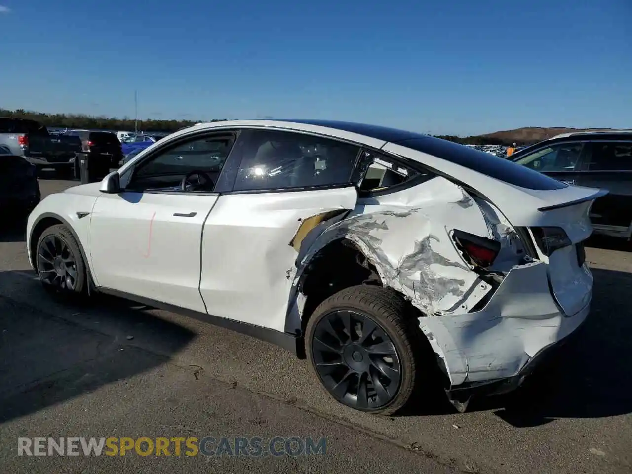 2 Photograph of a damaged car 5YJYGDEE9MF198014 TESLA MODEL Y 2021
