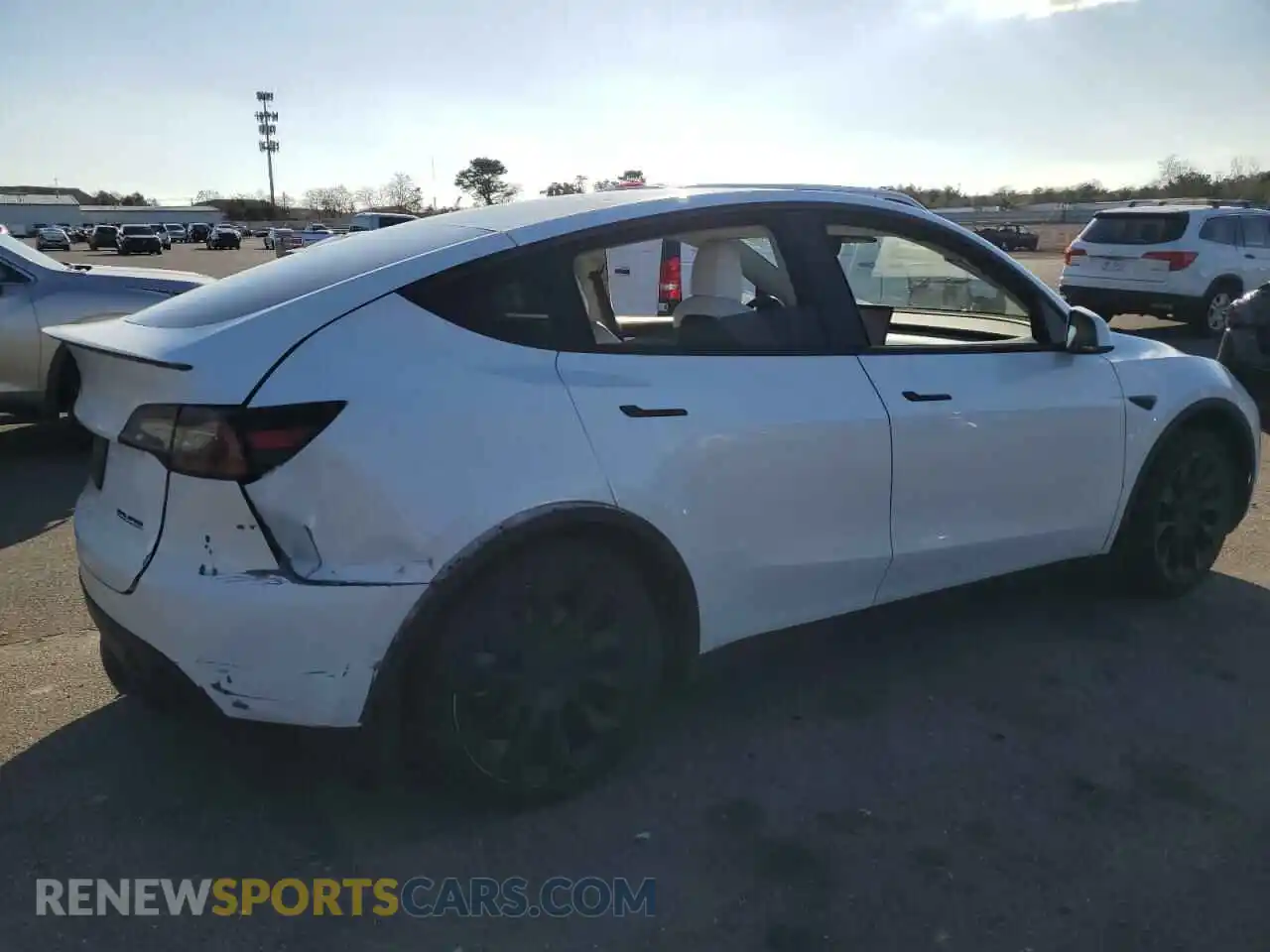 3 Photograph of a damaged car 5YJYGDEE9MF198014 TESLA MODEL Y 2021