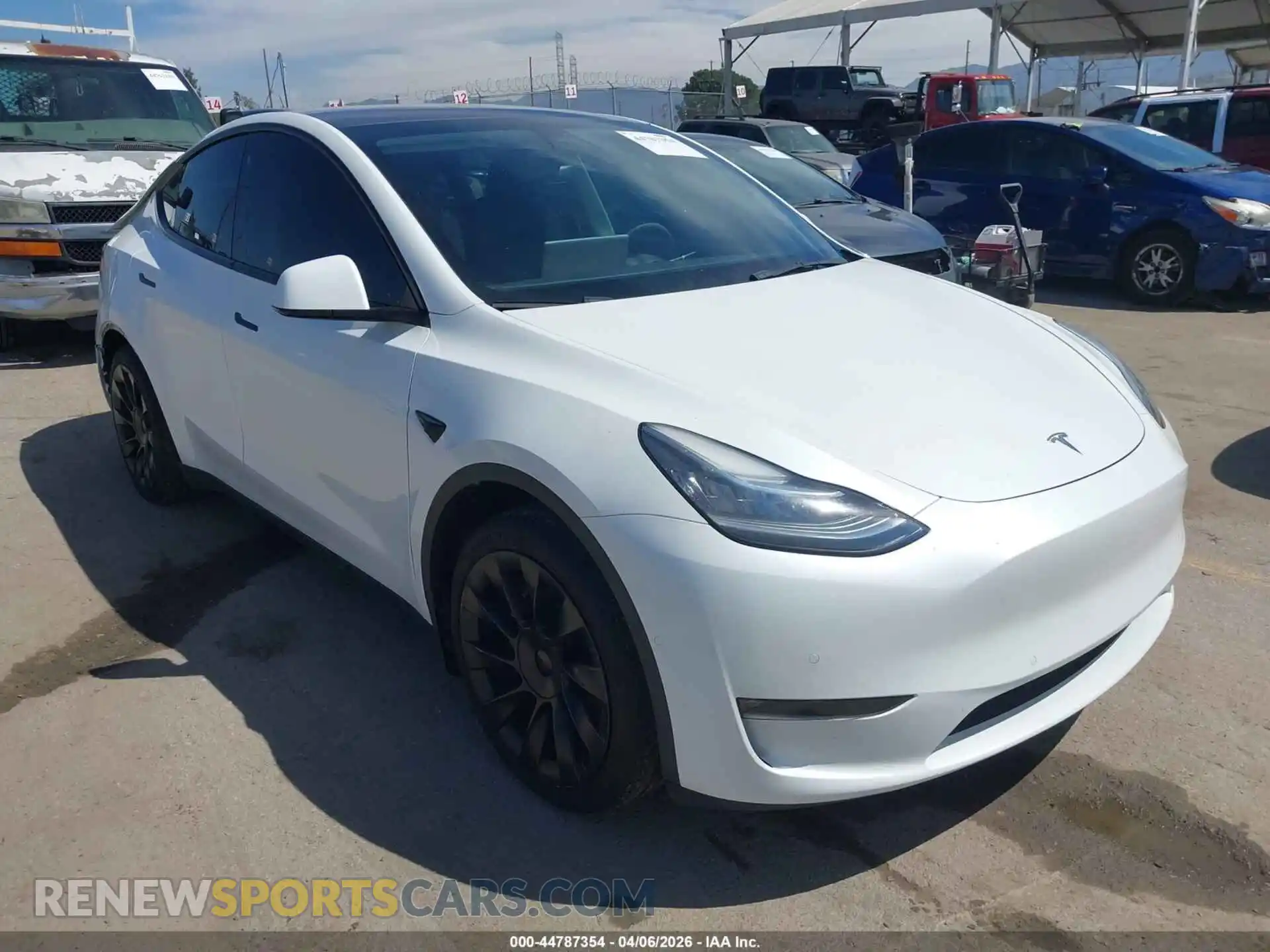 1 Photograph of a damaged car 5YJYGDEE9MF202899 TESLA MODEL Y 2021
