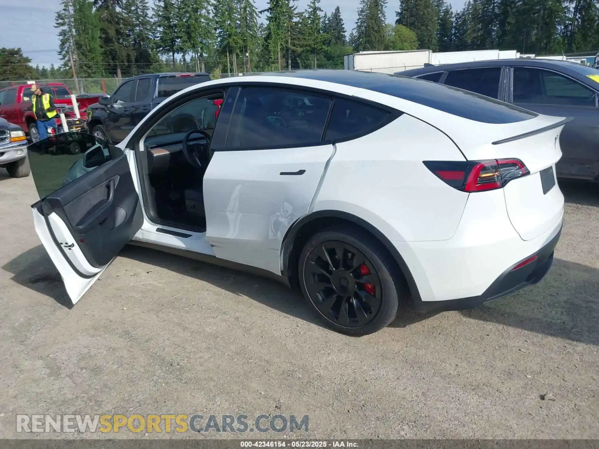 3 Photograph of a damaged car 5YJYGDEE9MF204796 TESLA MODEL Y 2021