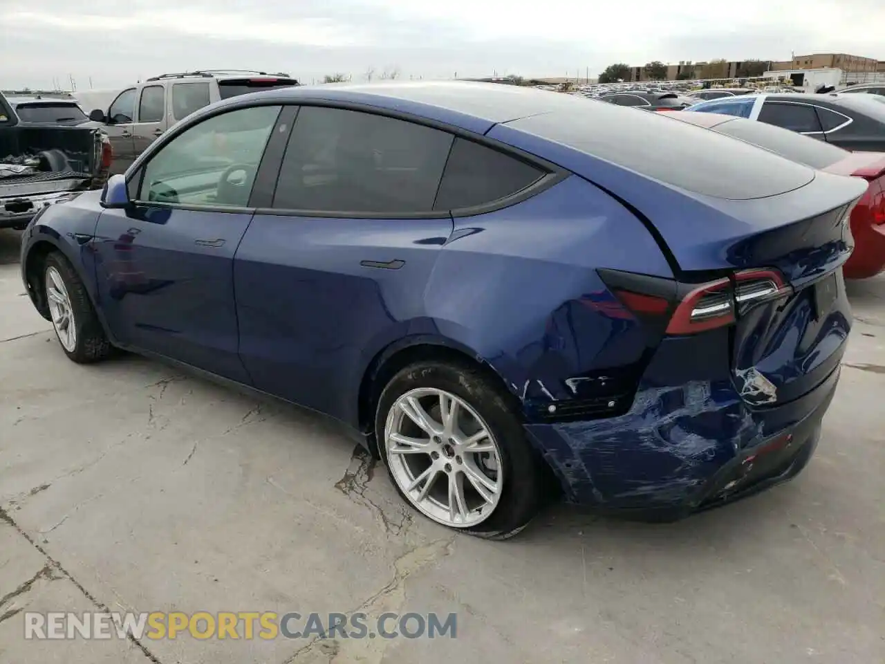 2 Photograph of a damaged car 5YJYGDEE9MF211134 TESLA MODEL Y 2021
