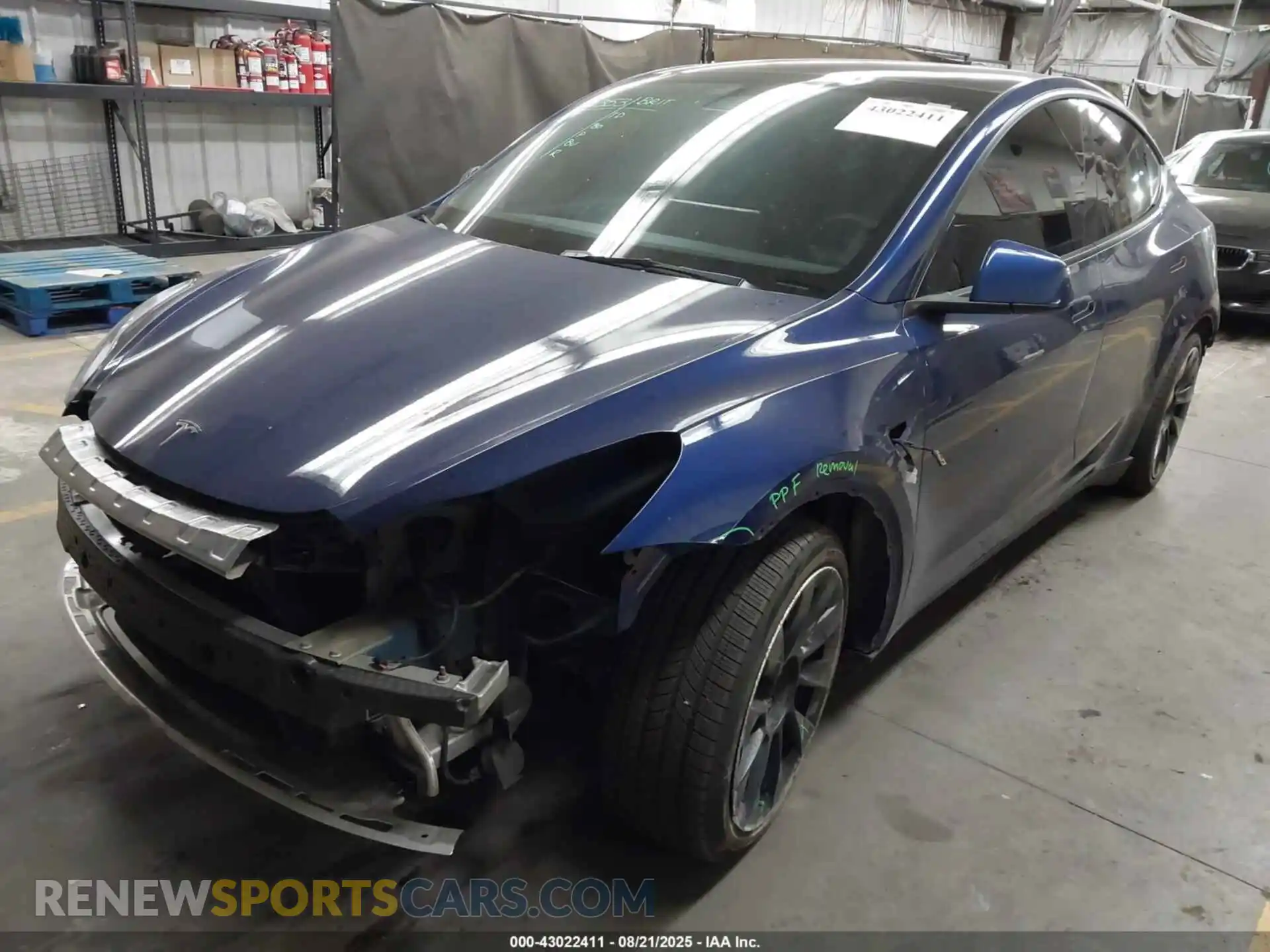 2 fotografías del automóvil dañado 5YJYGDEE9MF244327 TESLA MODEL Y 2021
