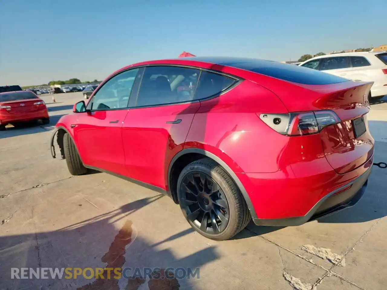 2 Photograph of a damaged car 5YJYGDEE9MF257496 TESLA MODEL Y 2021