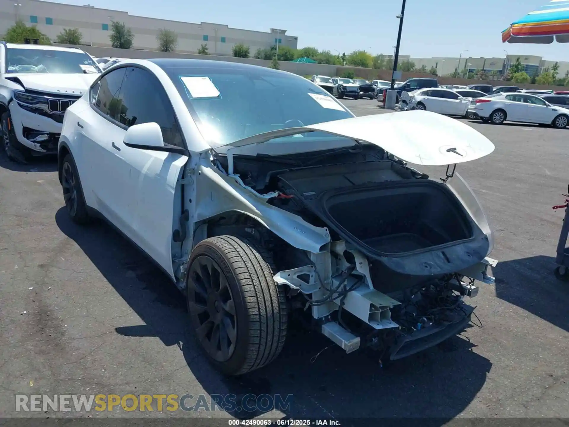 1 Photograph of a damaged car 5YJYGDEE9MF269633 TESLA MODEL Y 2021