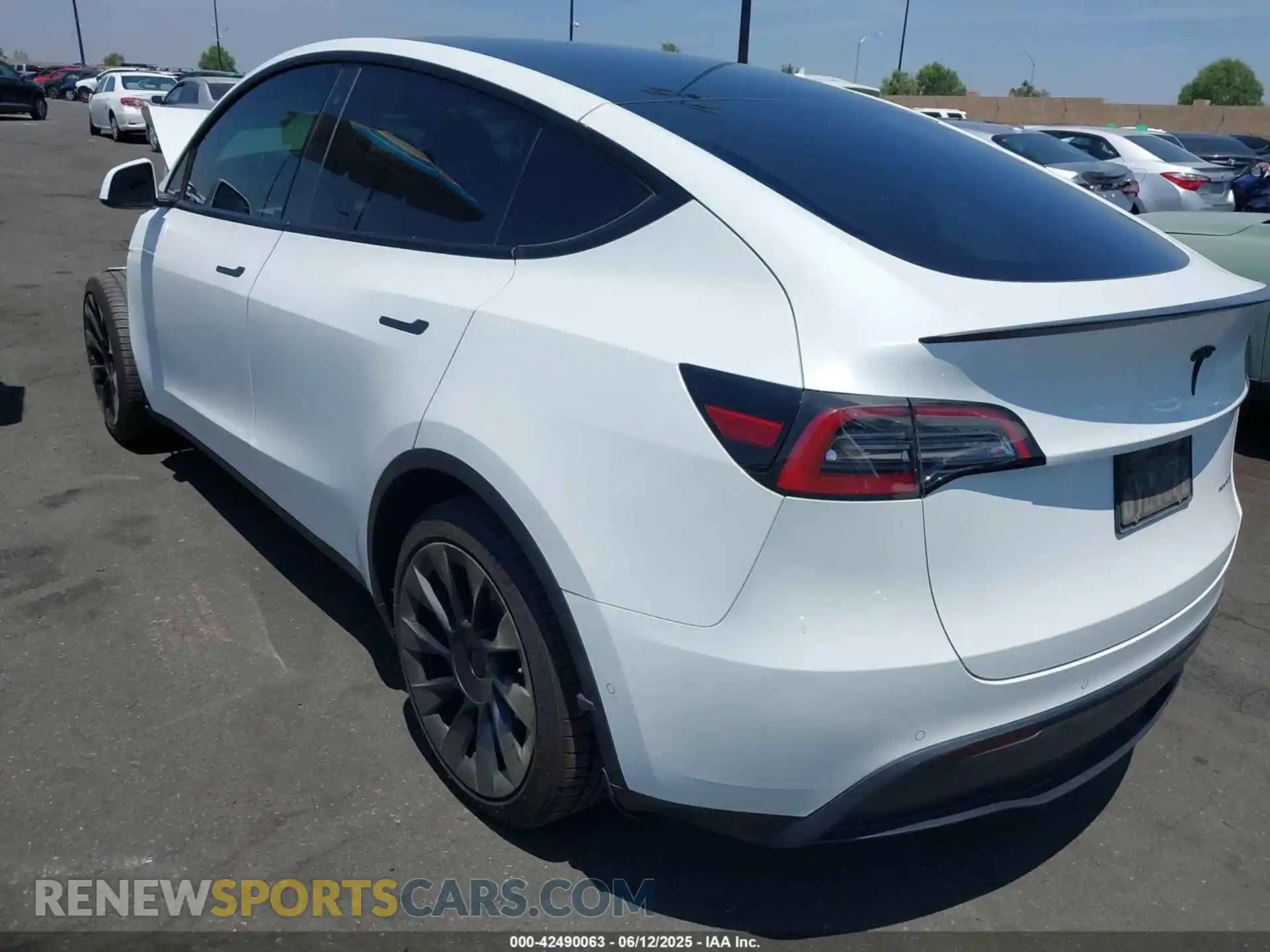 3 Photograph of a damaged car 5YJYGDEE9MF269633 TESLA MODEL Y 2021